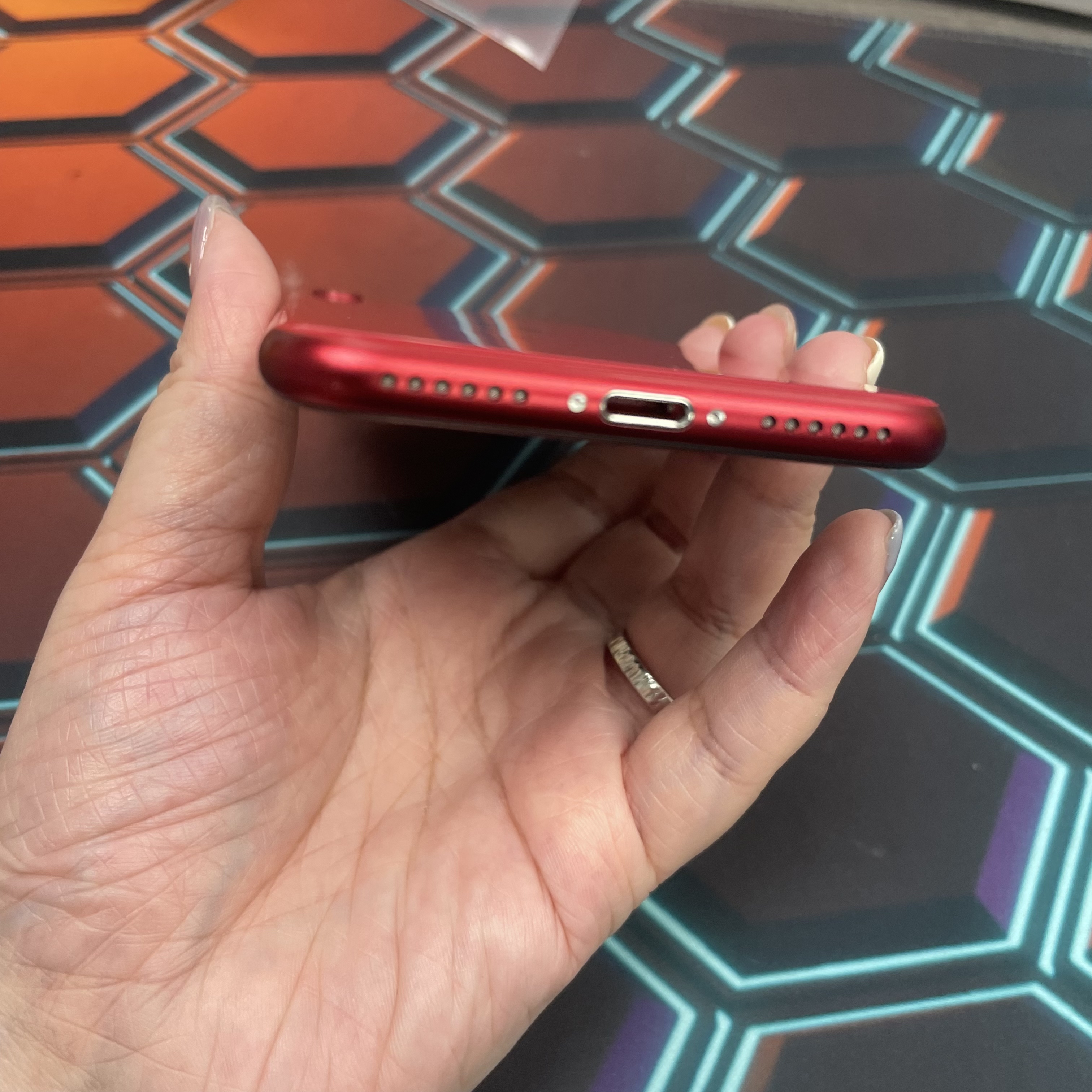 *6777 SE 2 勁靚機 64GB 電76 紅色 red