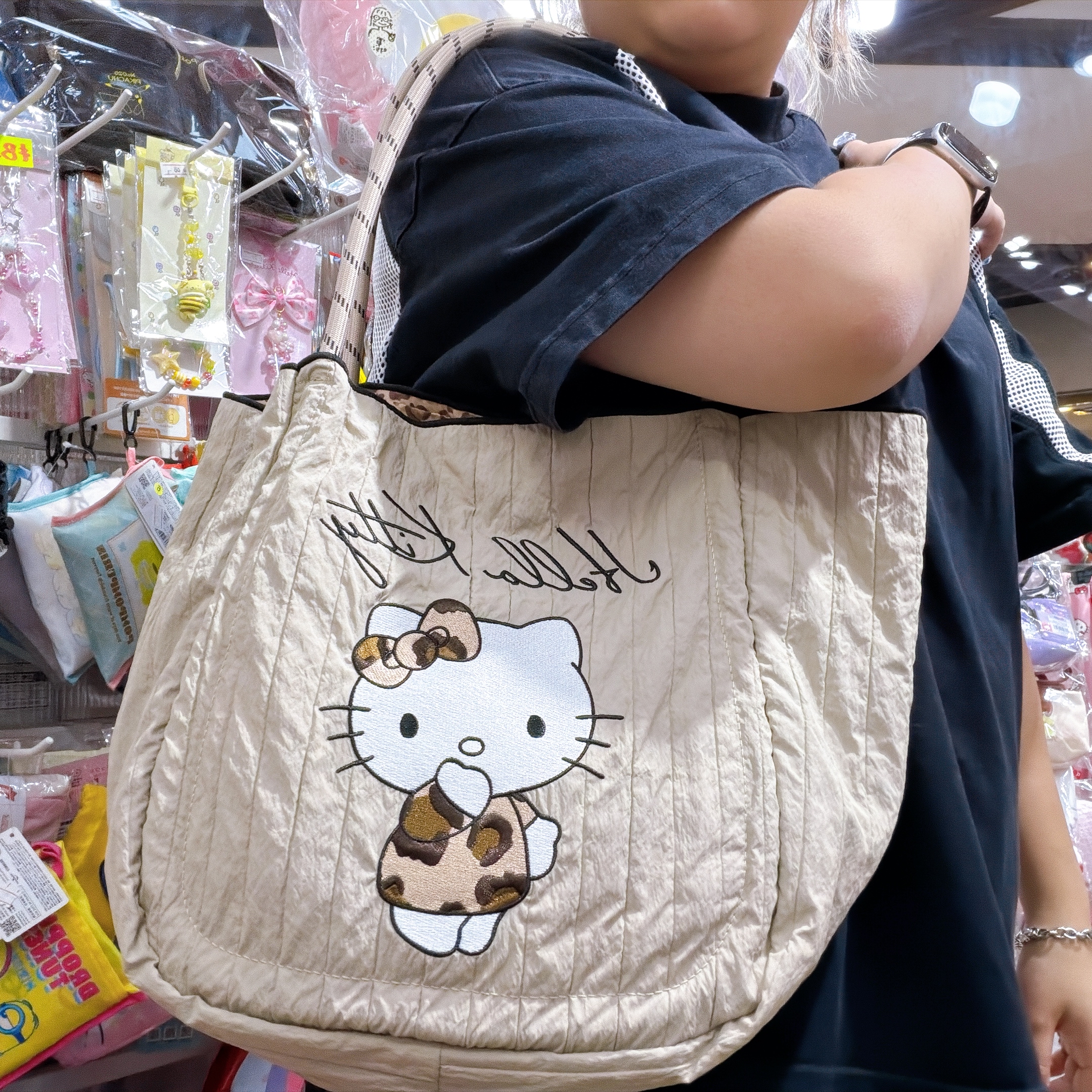 獨家發售日本直送新款Hello Kitty 豹紋側孭袋