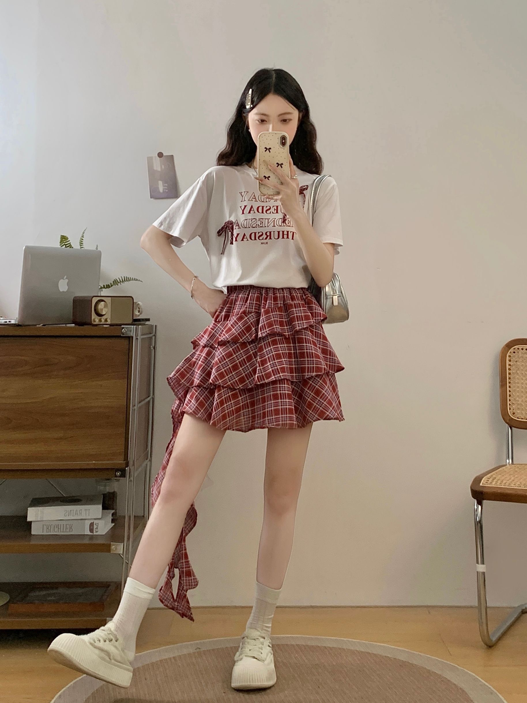 B63(1681) 韩系甜美风MONDAY立体蝴蝶结上衣与层层格纹边飘带短裙红套装 