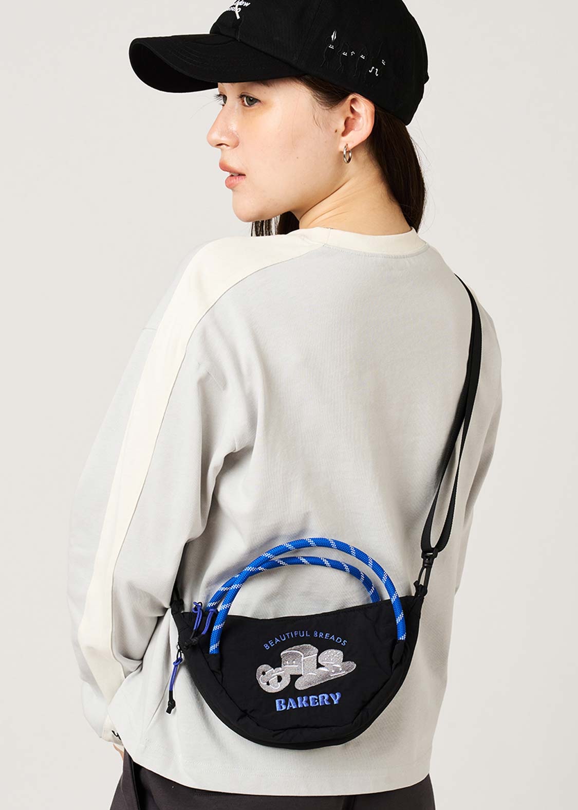 日本預訂📍黑豆人得意麵包圖案斜咩袋/兩用袋