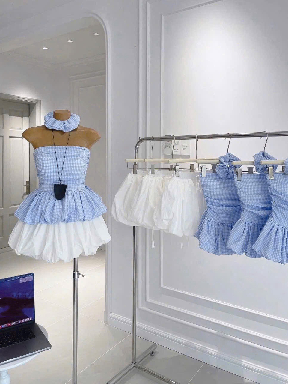 蓬蓬格子收腰上衣+花苞裤裙