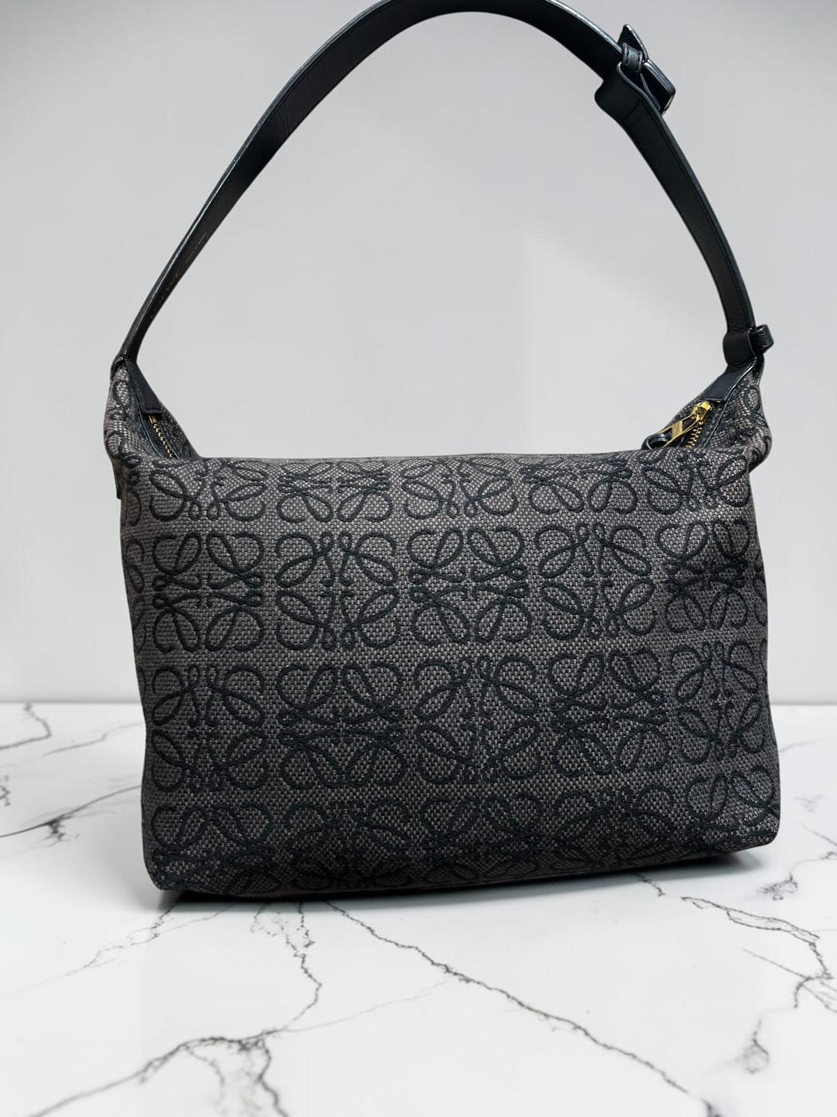 LOEWE CUBI hobo ANAGRAM BAG 飯盒包 100%Authentic ,90%new