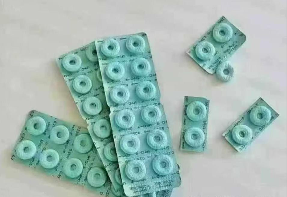 日本 明治口腔含片 60粒裝 排（12粒） 【日本明治口腔含片】一包60片，小孩子都愛吃的牛奶薄荷味小甜圈~針對感冒喉嚨腫痛、咽喉炎、扁桃體炎、口內炎預防感染、拔牙後的感染預防、嗓子乾啞、口腔潰瘍、口臭都OK，家裡常備！ ⭕️服用用法、1日多次，每日不能超過6粒，臨睡含在嘴裏 醒來不疼了的效果