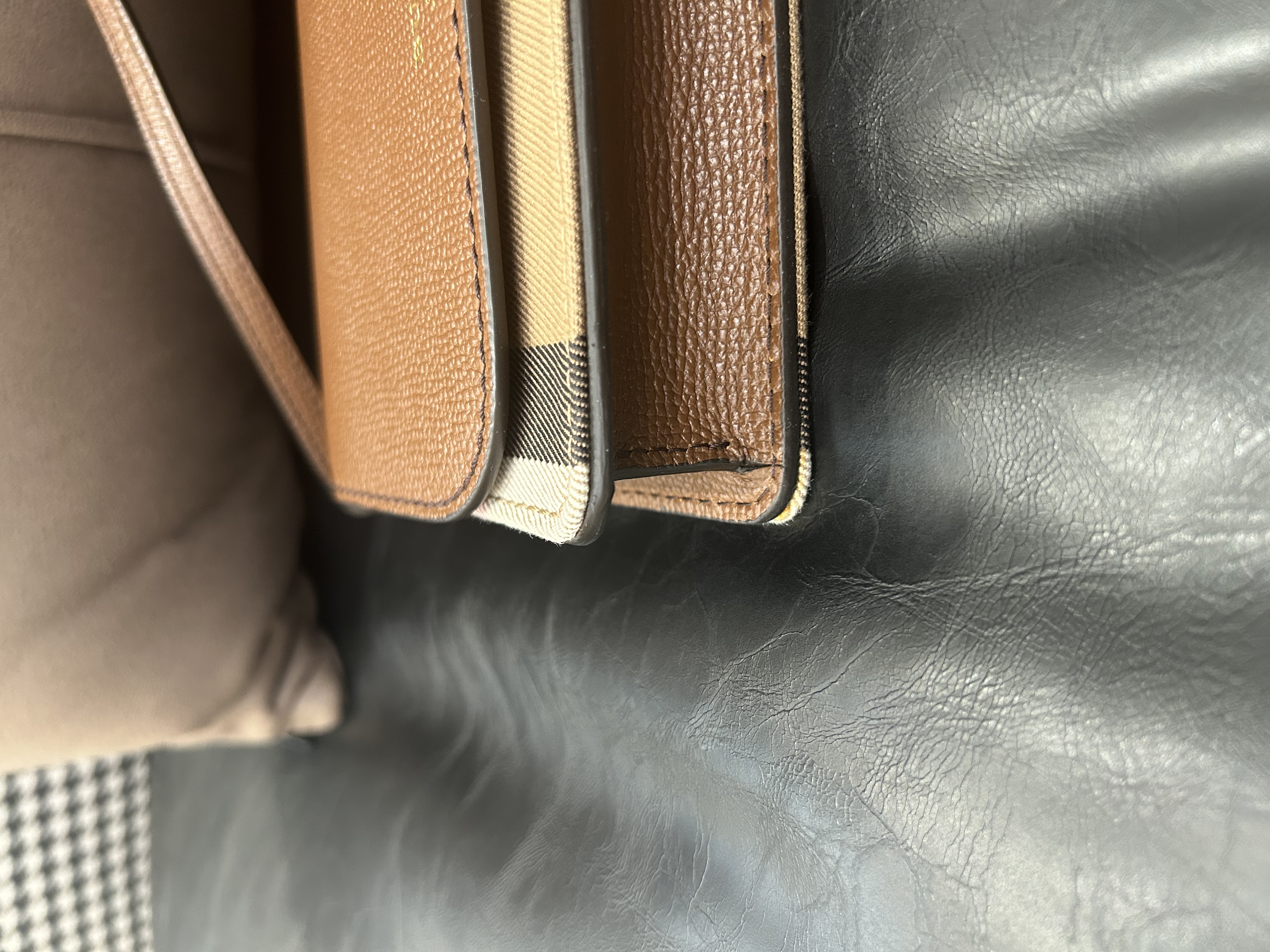 Burberry crossbody bag  100%Authentic,98%new ✅dust bag 