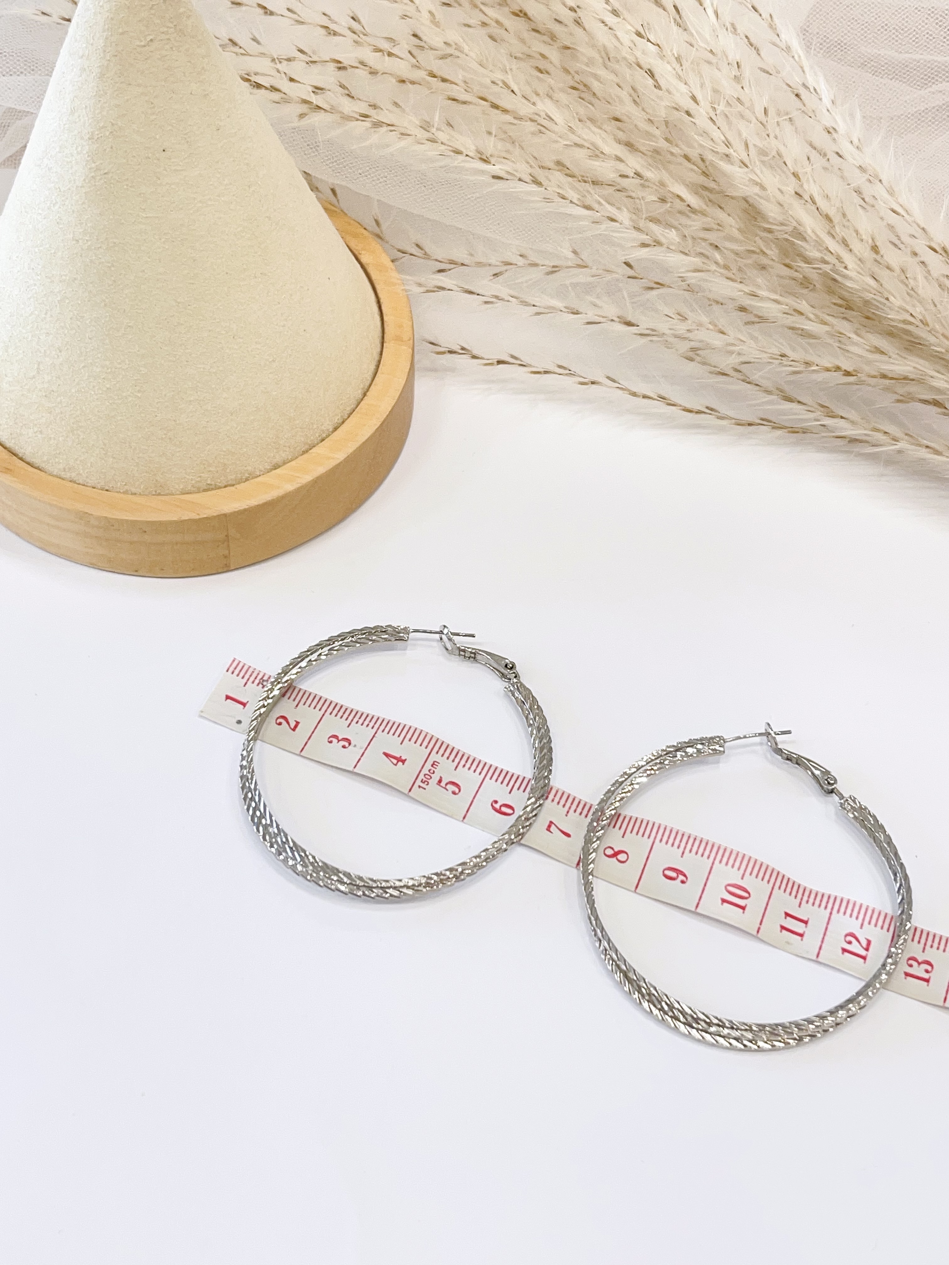 氛围感银色锤纹耳环