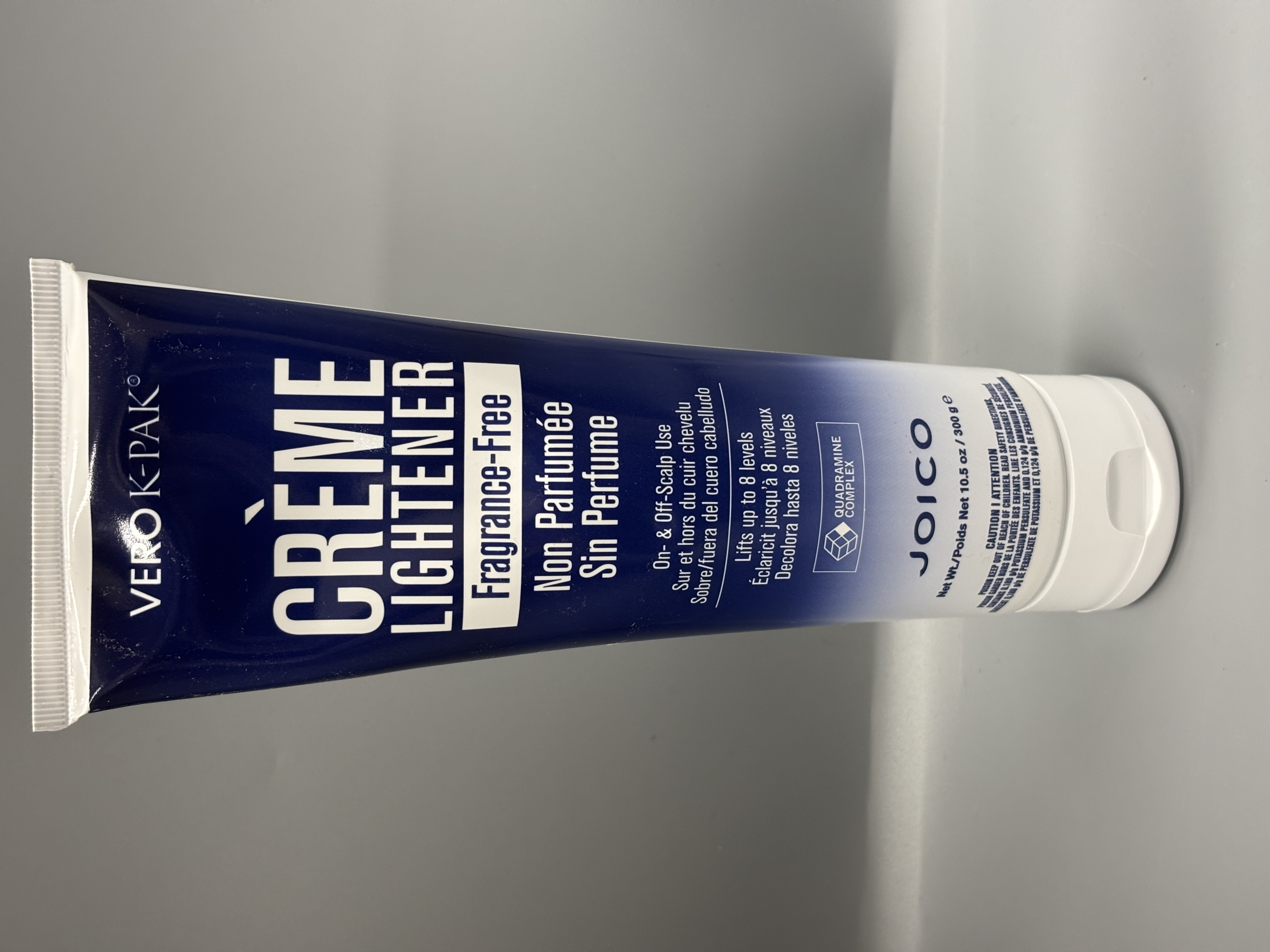 Joico Vero K-Pak Creme Lightener（無香精乳霜漂膏 / 漂髮霜），容量為 300g / 10.5 oz。
