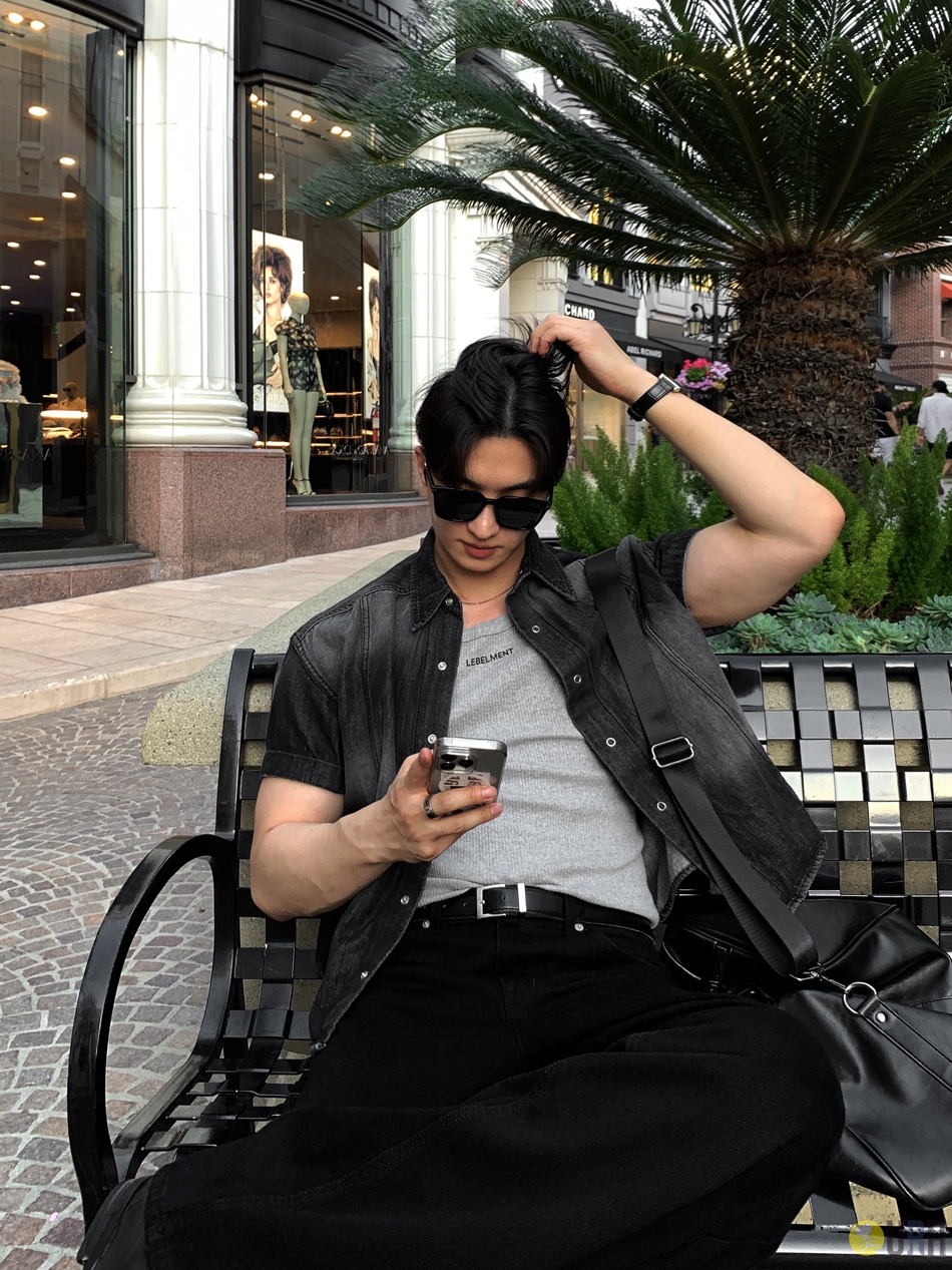 【100%保證韓國直送】韓國品牌原創系列 簡約前後字母印花挺闊修身肌肉版型螺紋背心 👕 [3 color] RL114894