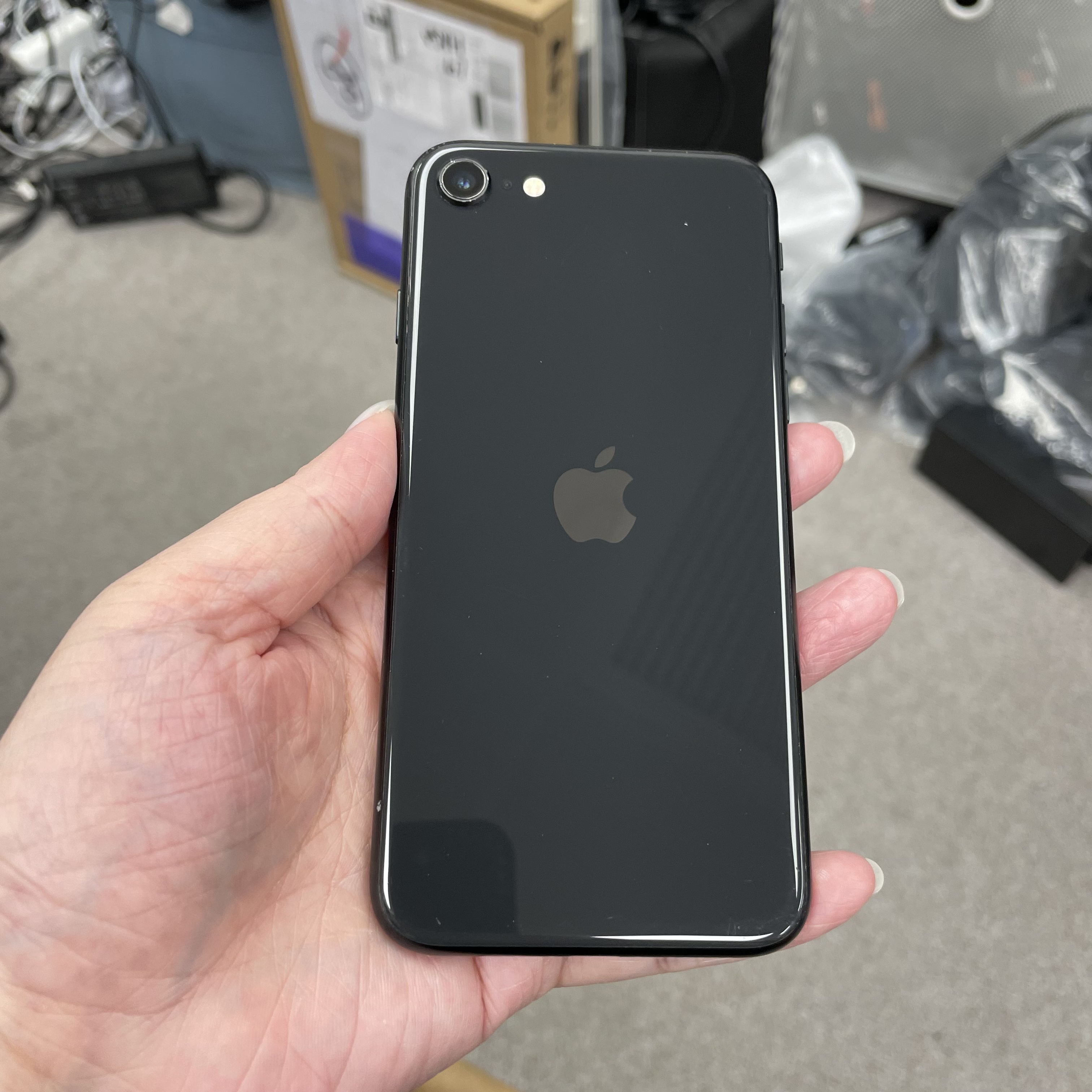 *6636 SE2 超靚機 64GB 電94 黑色 black