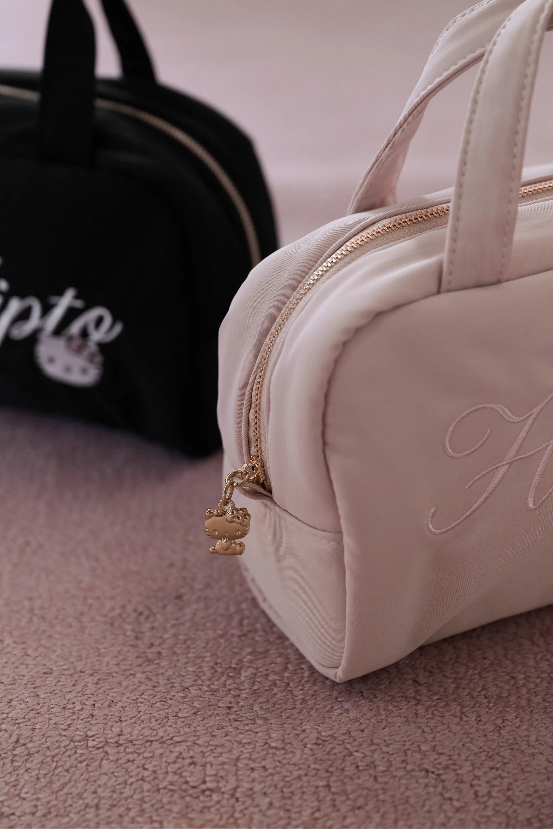 🎀【預訂】Her lip to × Kitty Small Handbag P