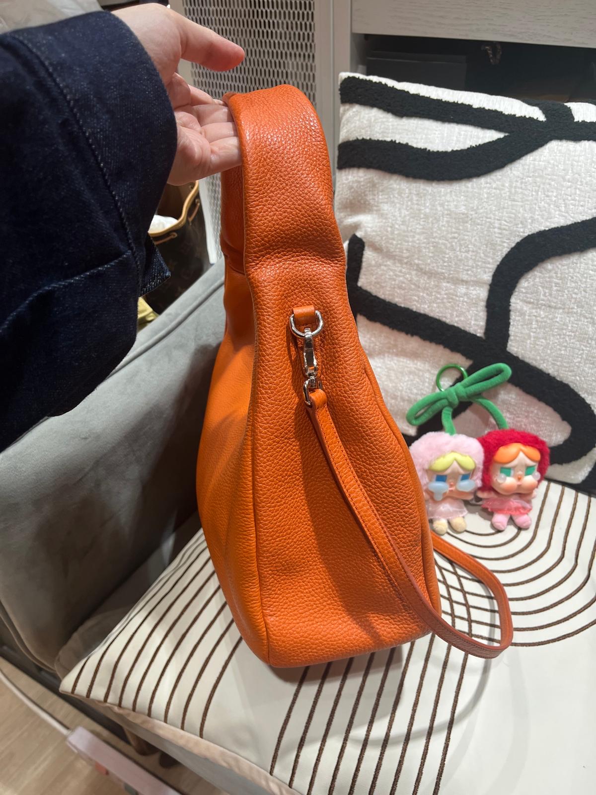 Prada hobo bag 2way calfskin 1BC133 Crossbody bag 100%Authentic,98%new ✅nfc ✅dust bag ✅strap 