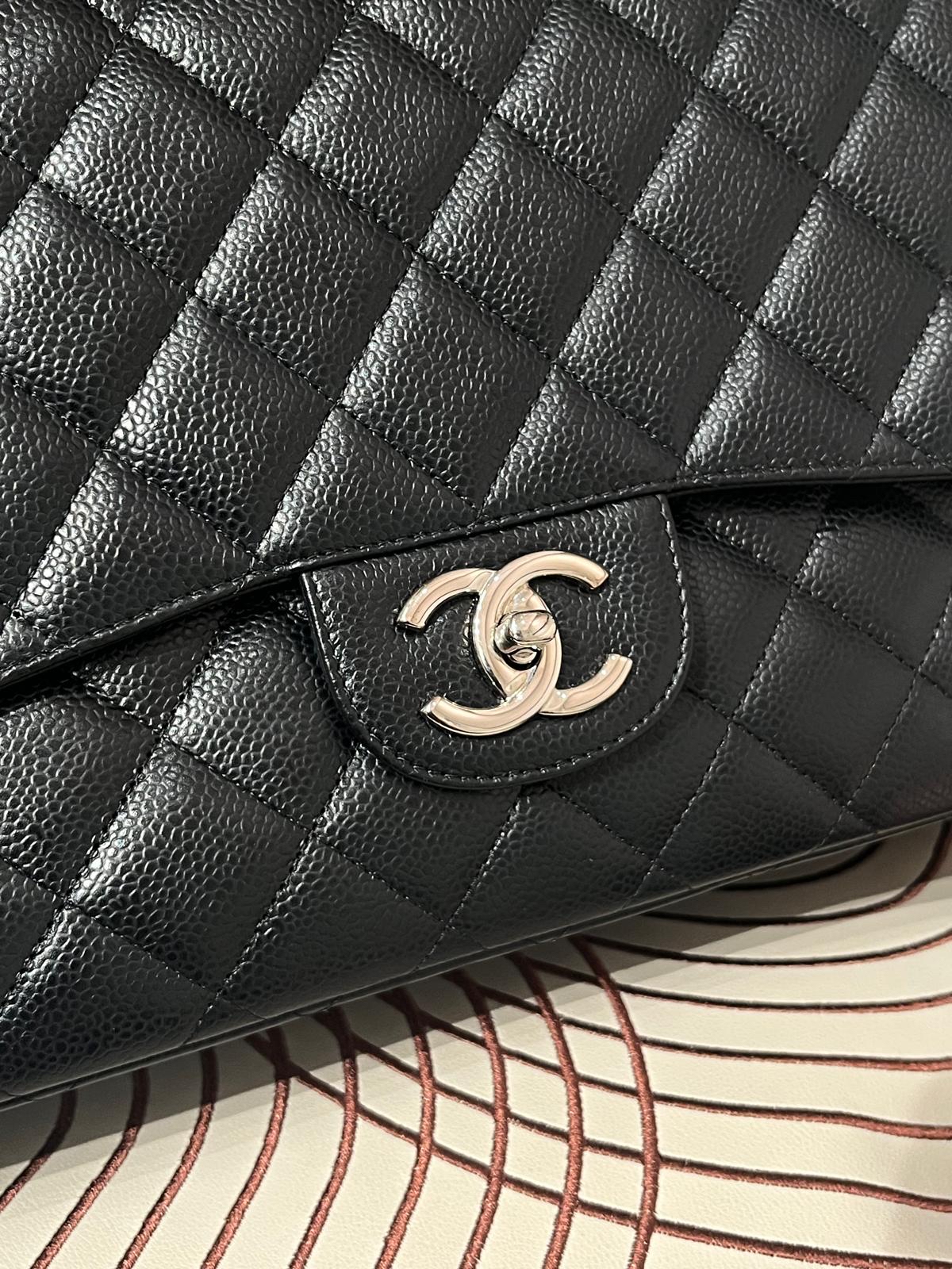 Chanel maxi jumbo A58601 黑色荔枝牛皮 100%Authentic ,98%new 閑置品 ✅card✅購買證書✅dust bag✅box ✨專門店售價$ 93900✨ 