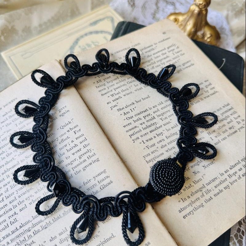 Vintage German Gothic-Inspired Glass Bead Embellished Choker(NZ078)