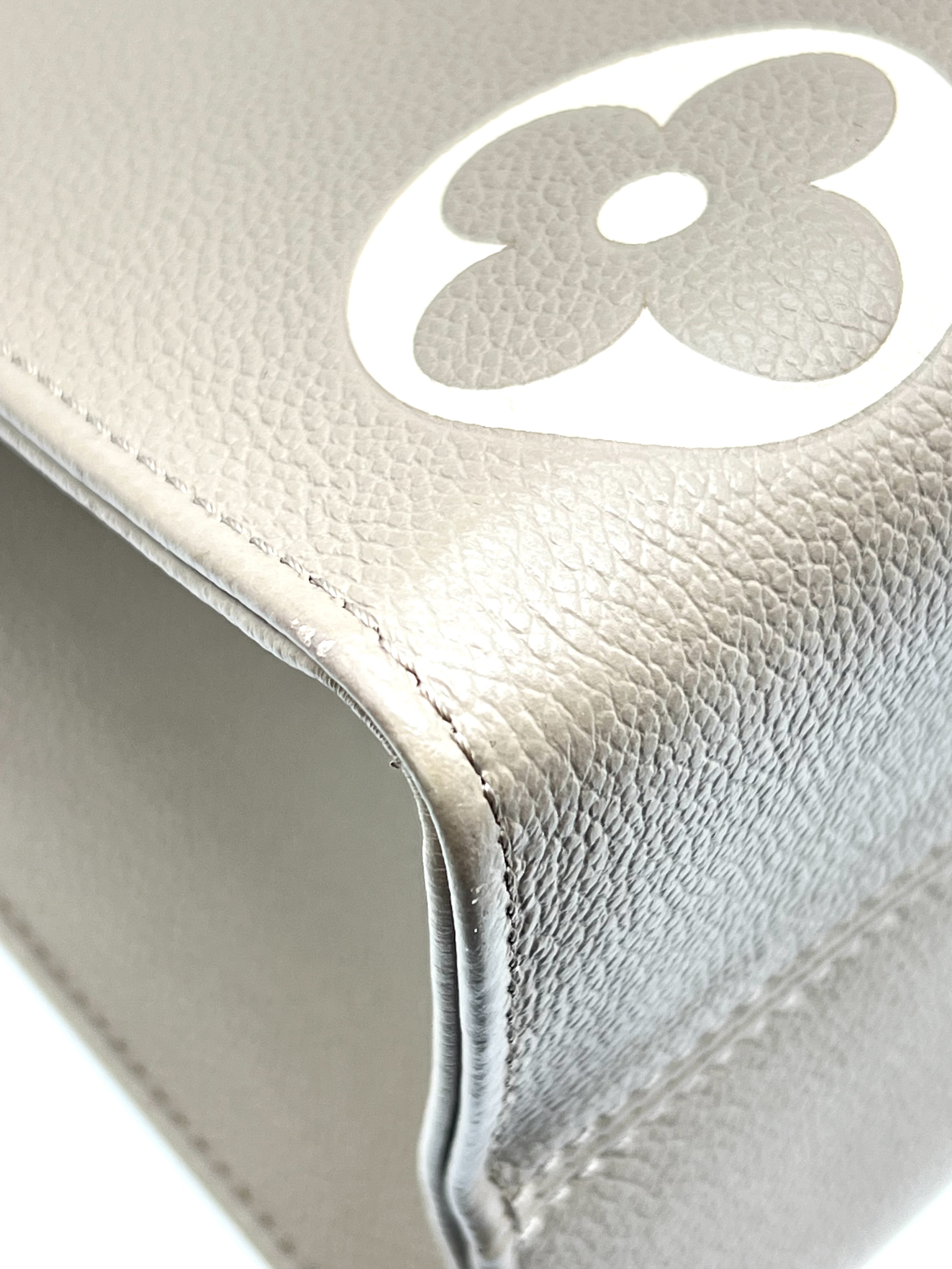 Pre-Owned LV OnTheGo MM / Product Code: 26050701