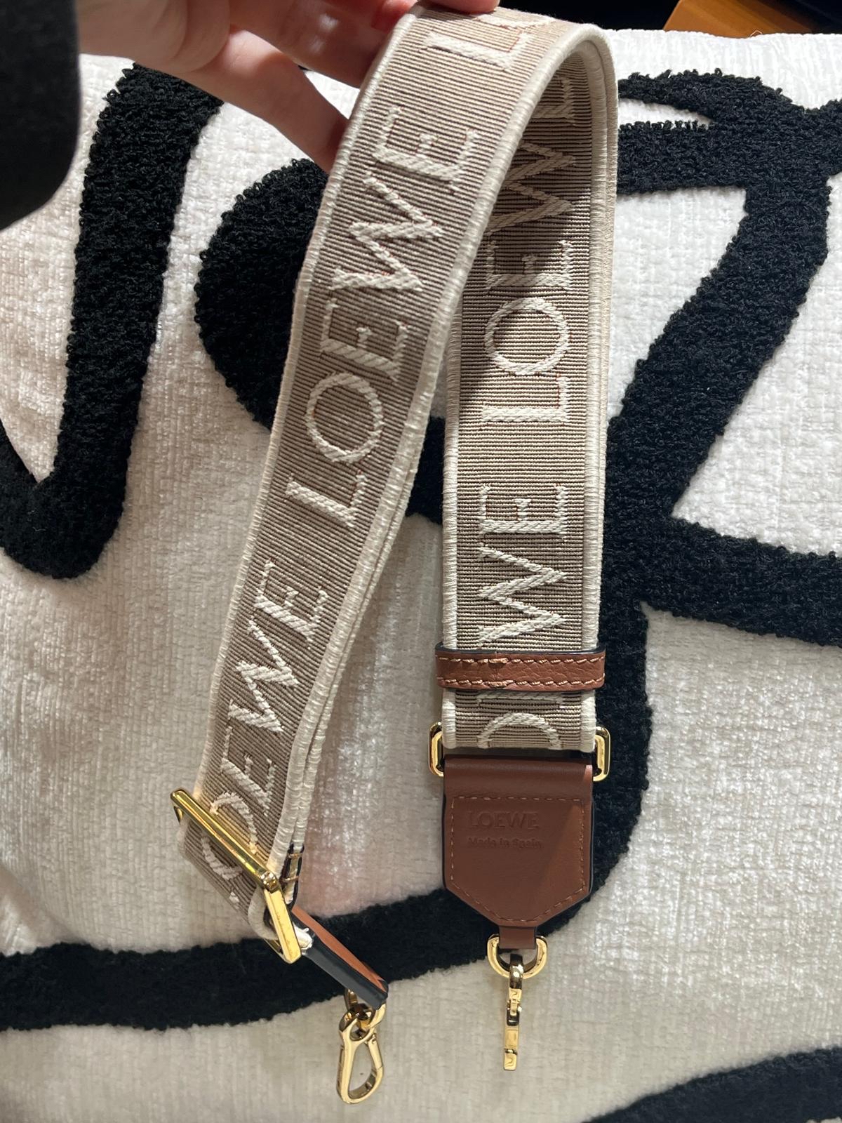 loewe strap anagram Tan 100%Authentic, 98%new ✅dust bag