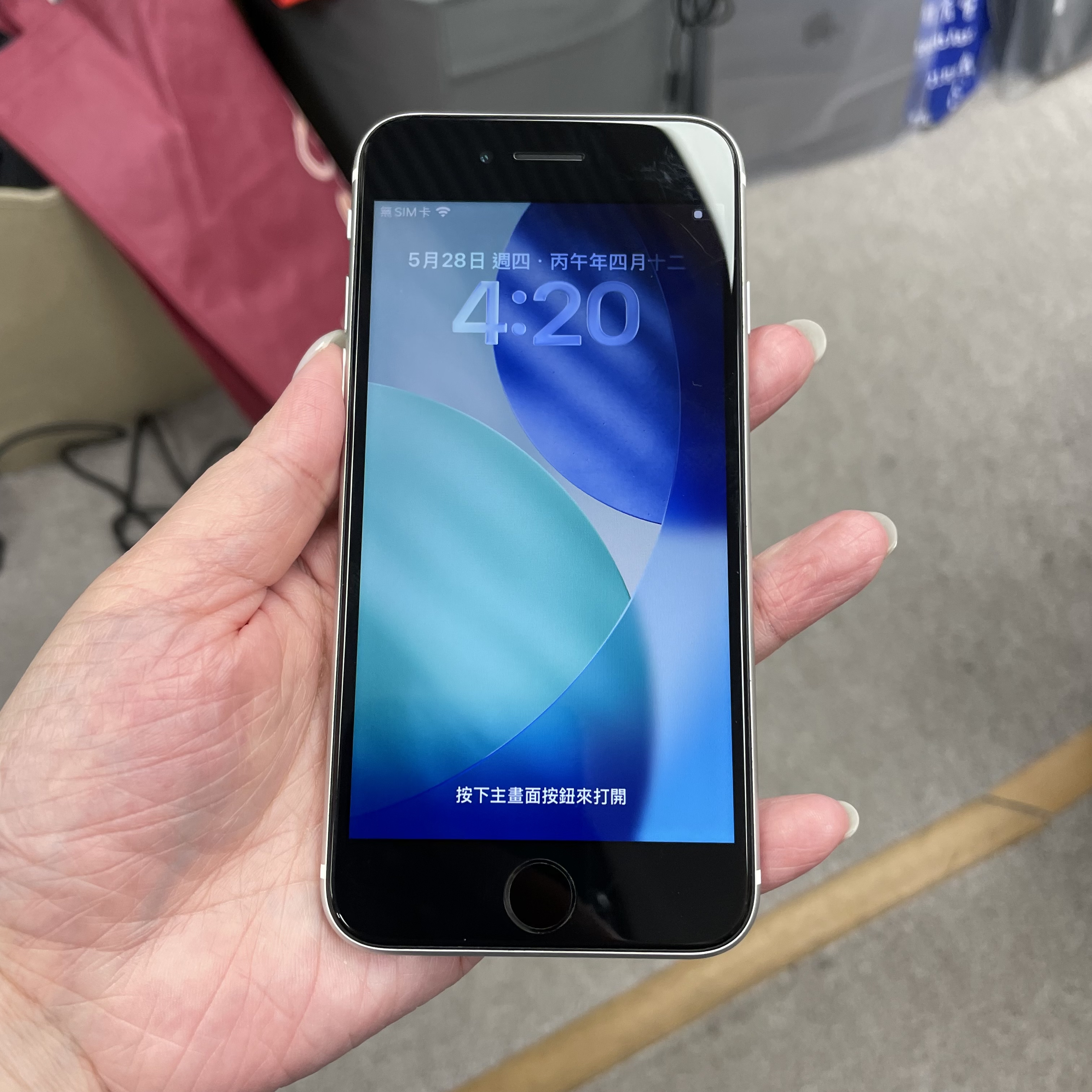 *6634 SE2 勁靚機 64GB 電72 白色 white