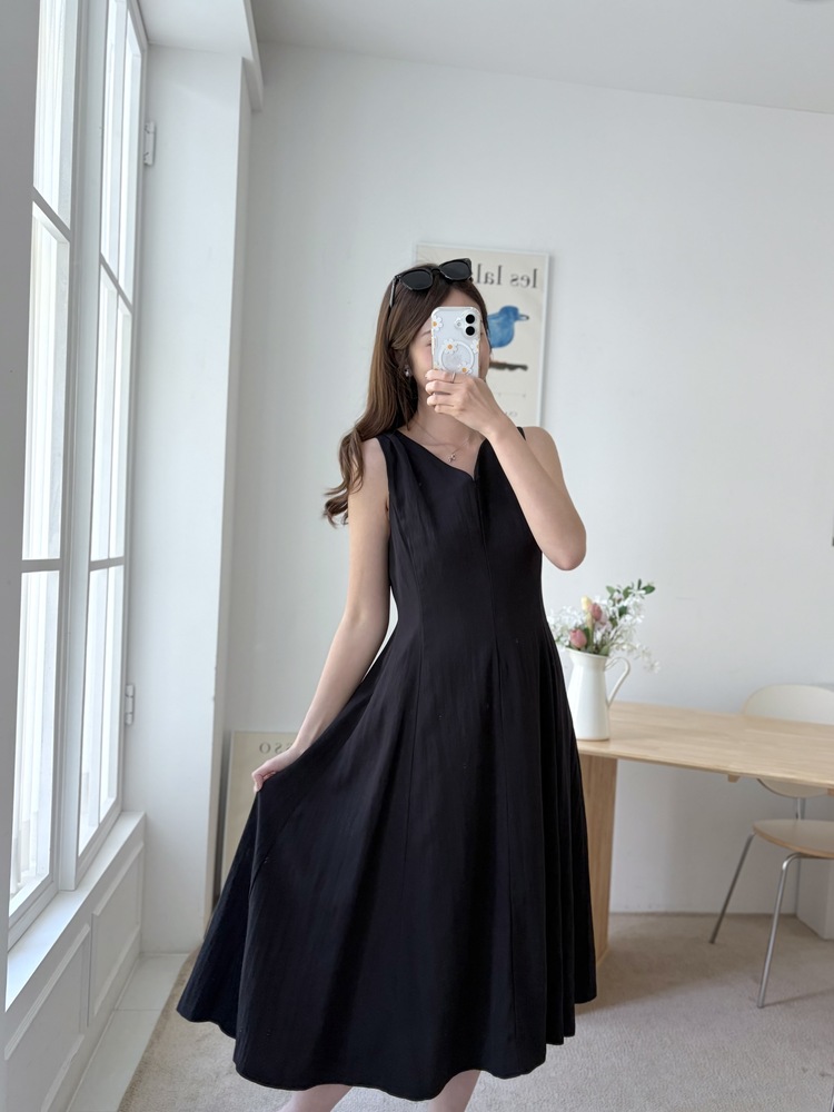 Daphne Flare Dress (Black)