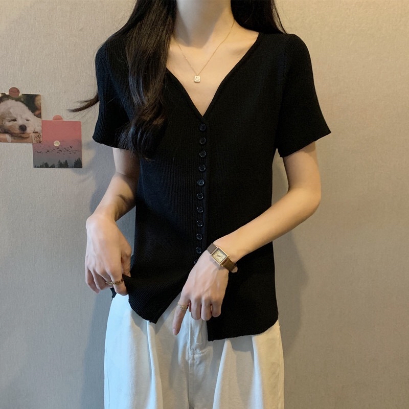 B249(1040) 韩版洋气前排黑小钮设计感下摆开角黑针织上衣