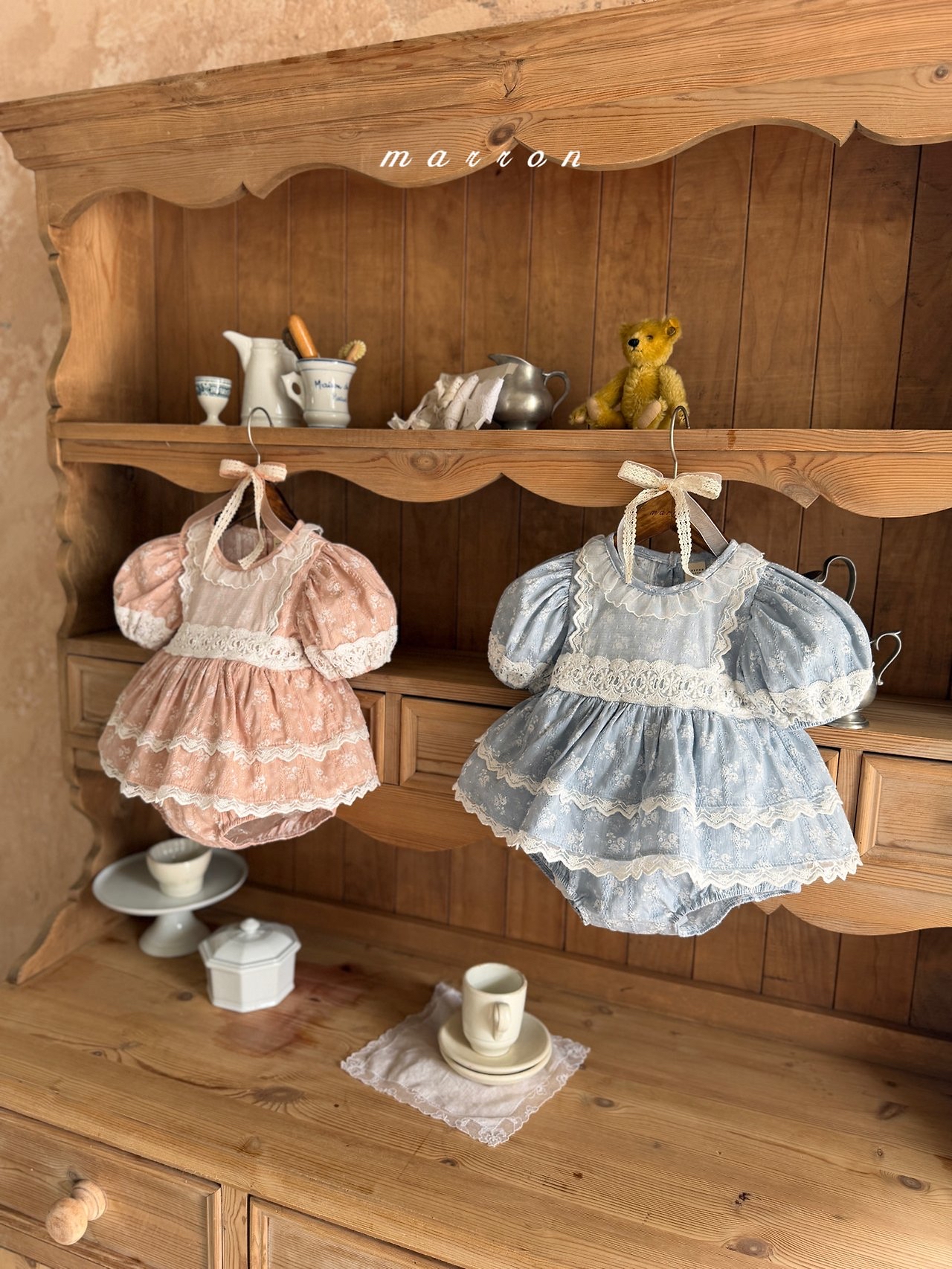 ☀️預訂 韓國直送☀️🇰🇷Marron兩色蕾絲花卉泡泡袖包屁裙