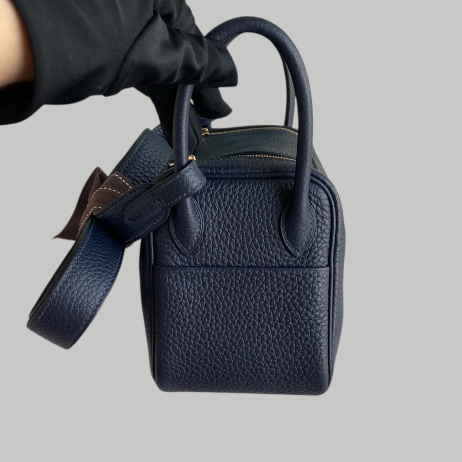 Hermes Mini Lindy 午夜藍金扣