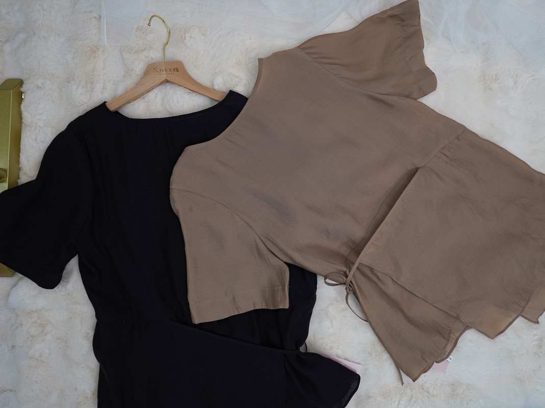 Asymmetrical Side-Tie Short Sleeve Top ‖ 不对称侧绑带设计感短袖上衣 KR0110872