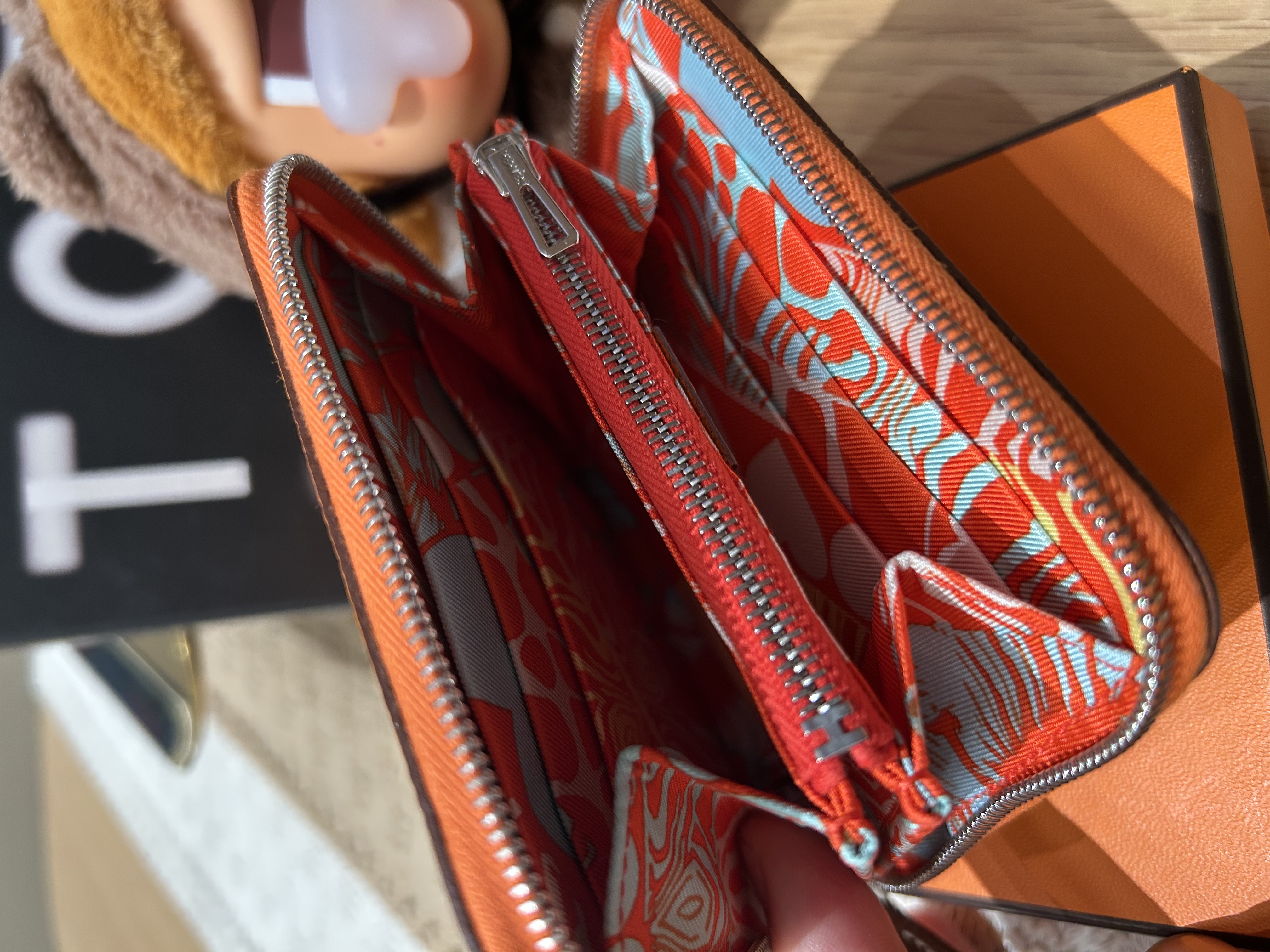 Hermes silk in compact ,stamp B 100%Authentic ,98%new✅盒 