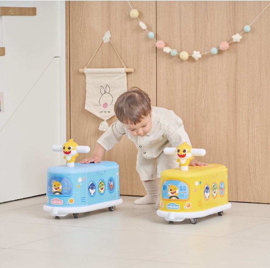 ⭐預計約3月中寄出⭐鯊魚寶寶 3D巴士造型音樂滑步車_PF761