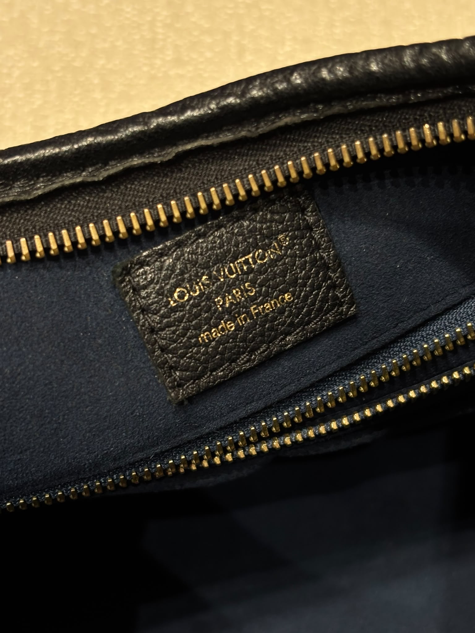 LV Carryall PM Calfskin 100%Authentic, 95%New ✅Pouch ✅Dust bag