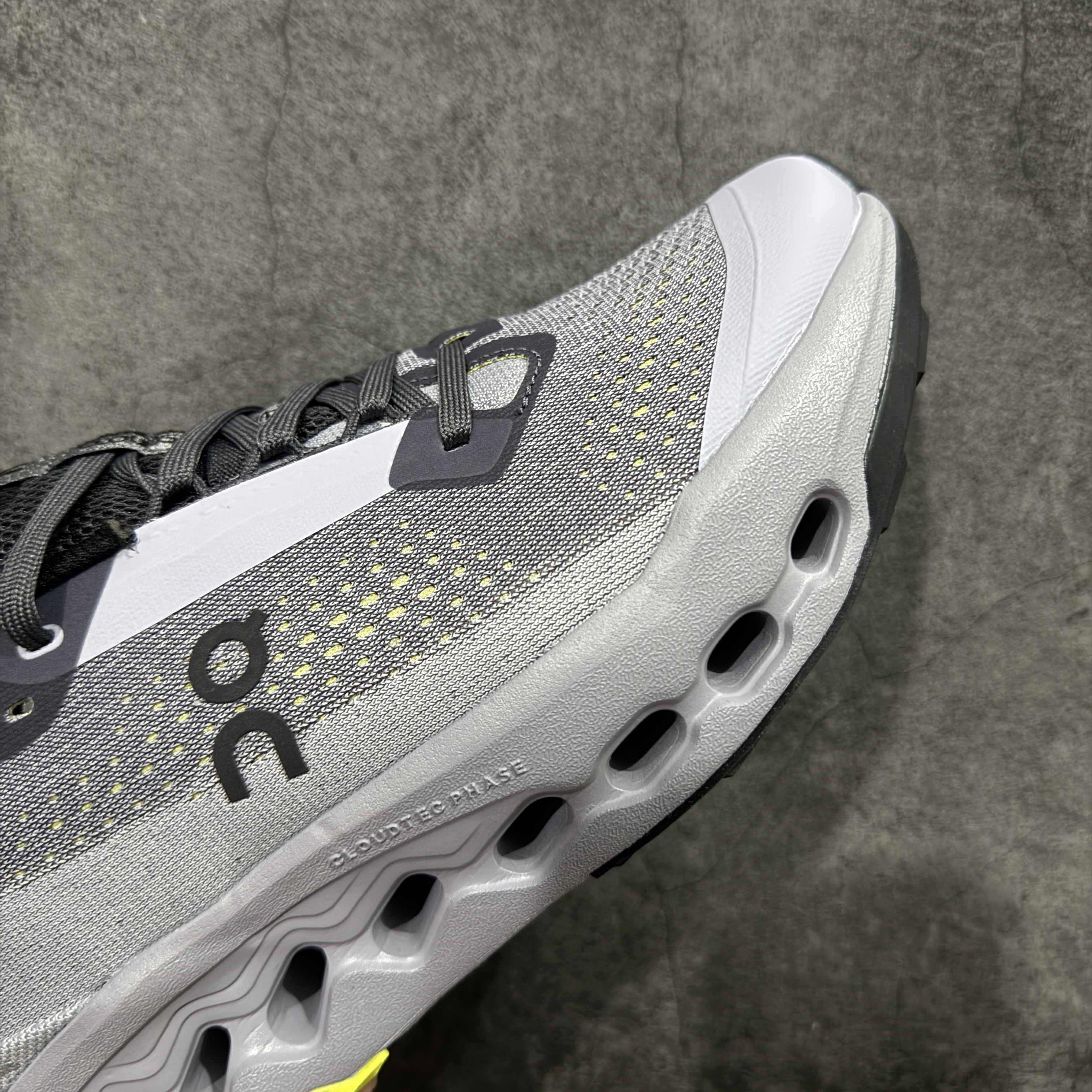 On Running Cloudsurfer Trail 2