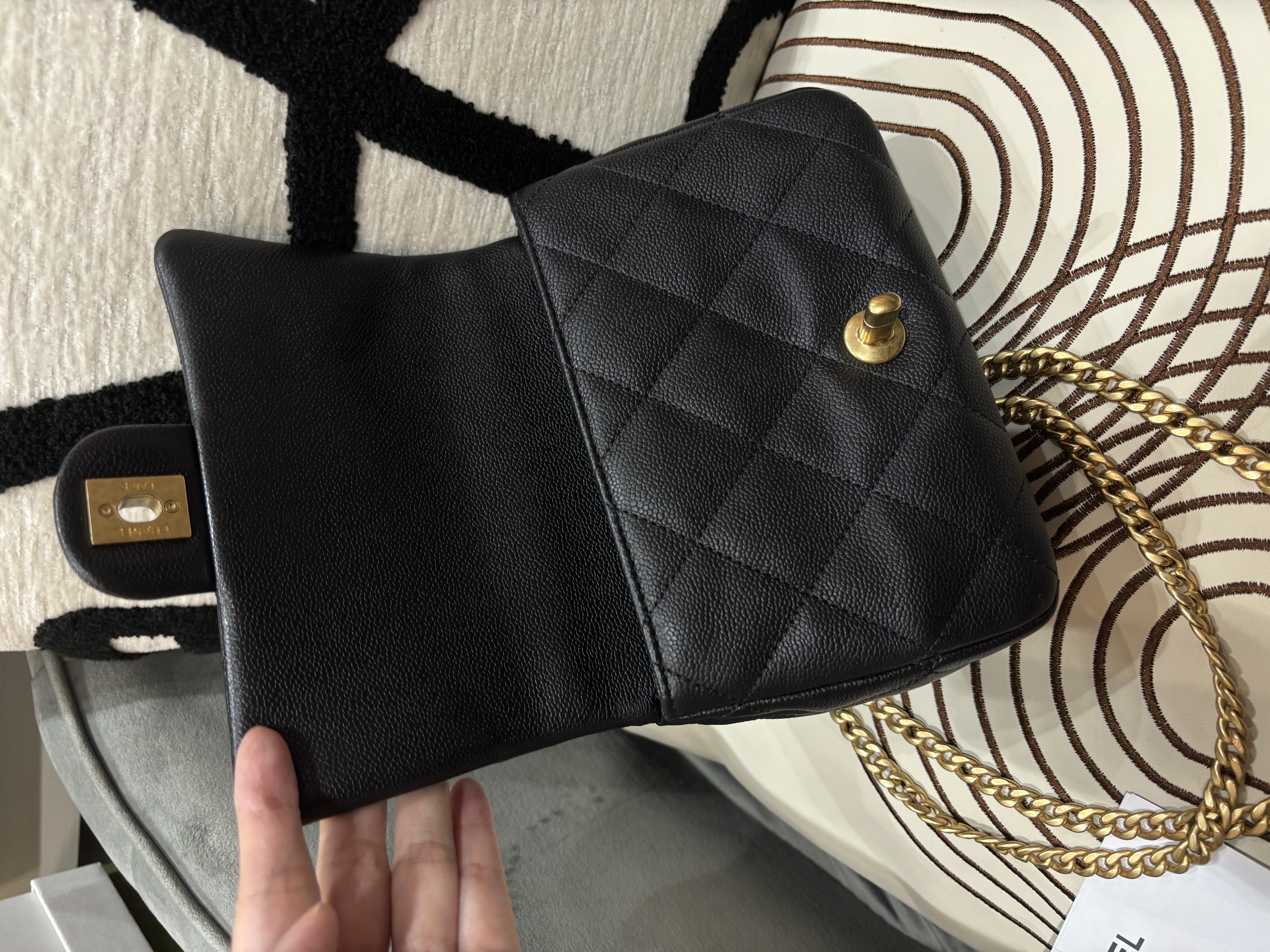 未使用品 Chanel flap bag 黑色魚子醬牛皮心心金球 心形調子求方胖子100%Authentic, Unused未使用品 ✅晶片✅收據✅Dust bag✅Box