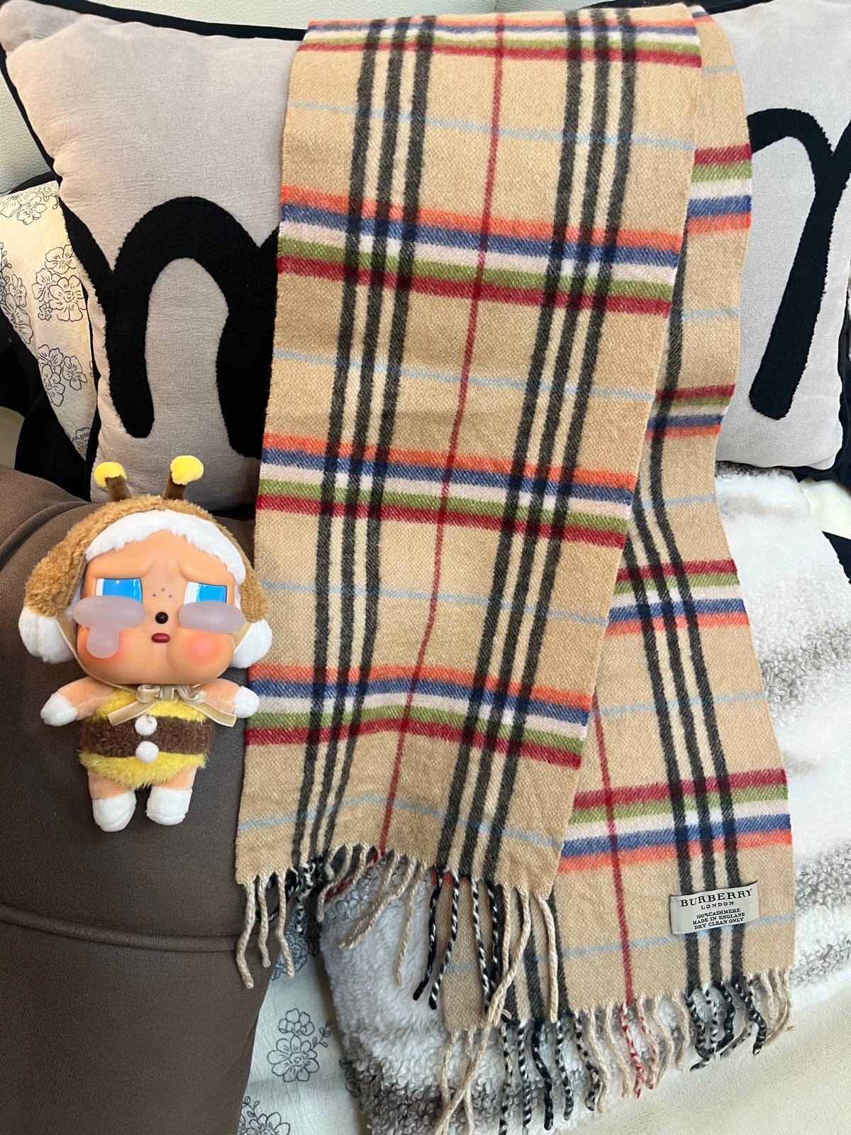 Burberry Scarf 100%Authentic, 99%New