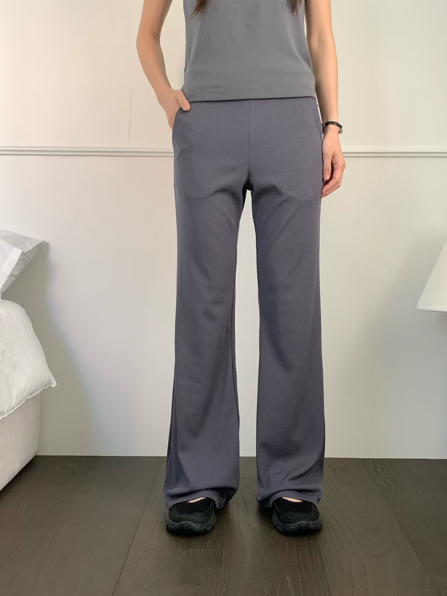 Elastic pants with pocket 