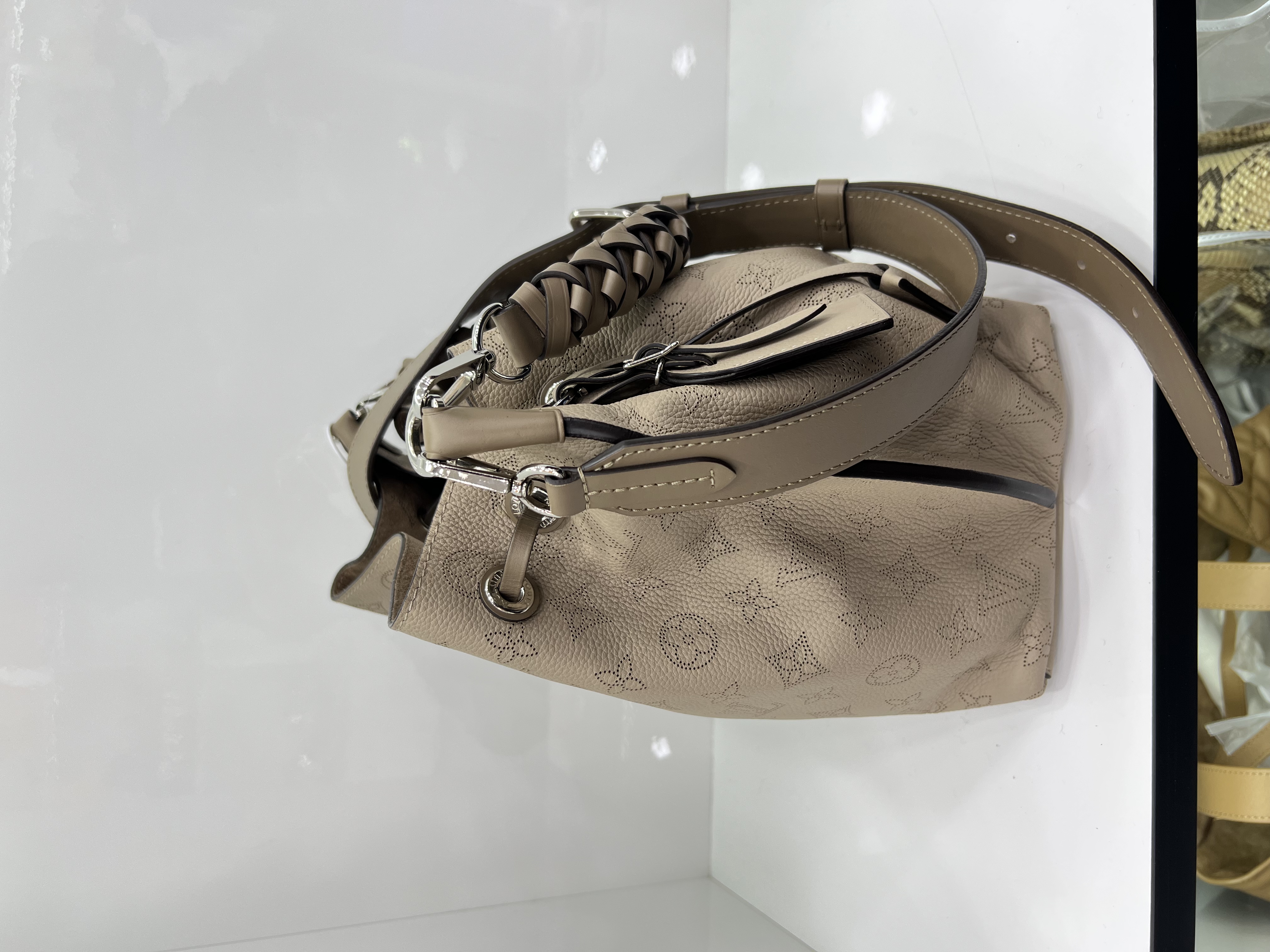 直播貨品 |  [1個-$100 2個-$300］EE86