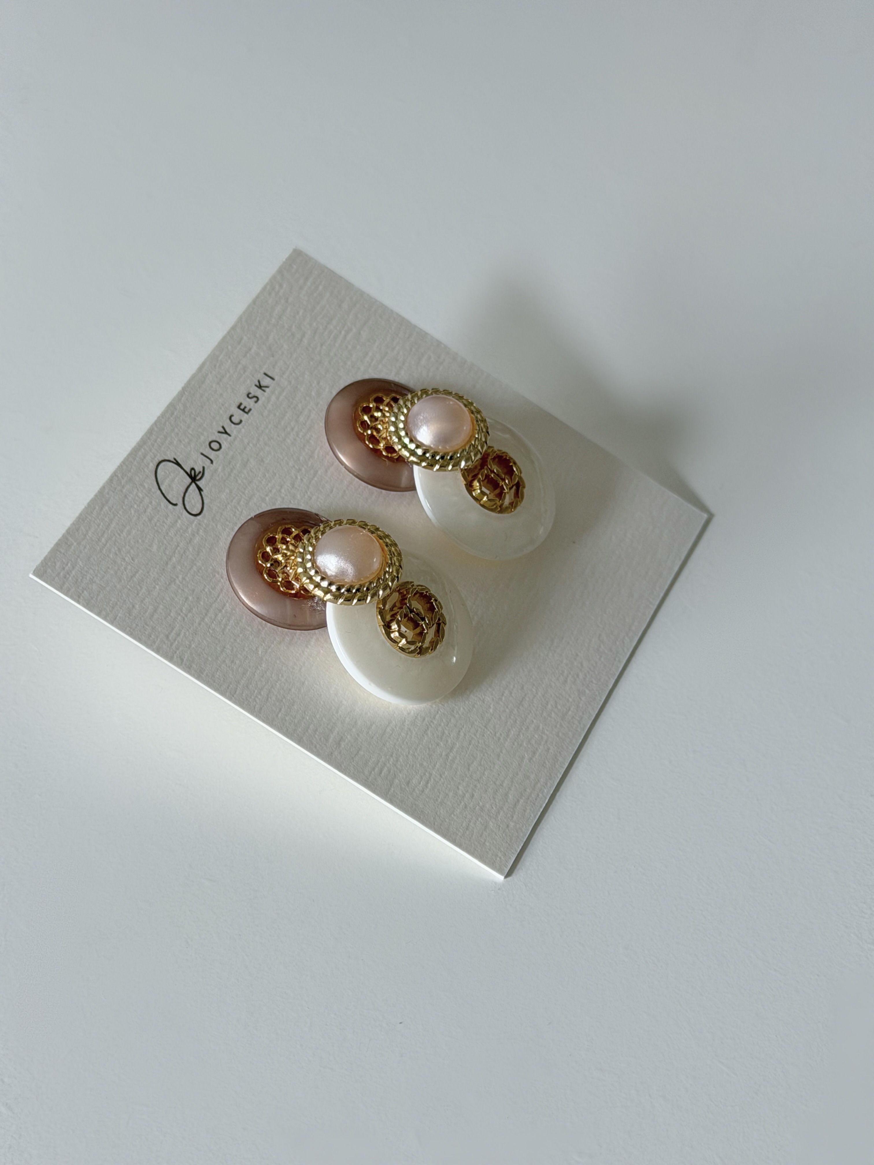 日本鈕扣耳環/玫粉幻白