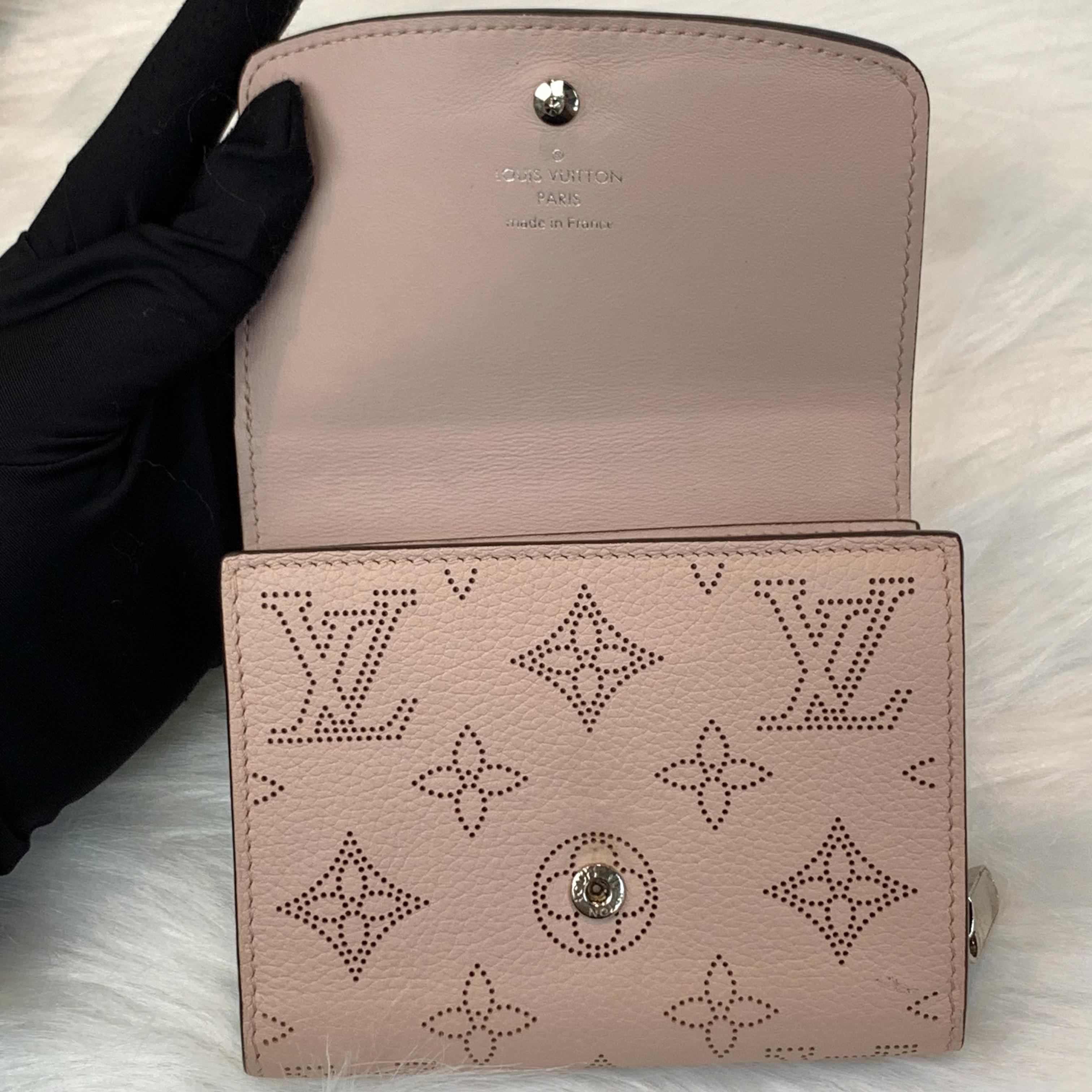 LV老花 Mono-Mahina Short Wallet 粉色短錢包