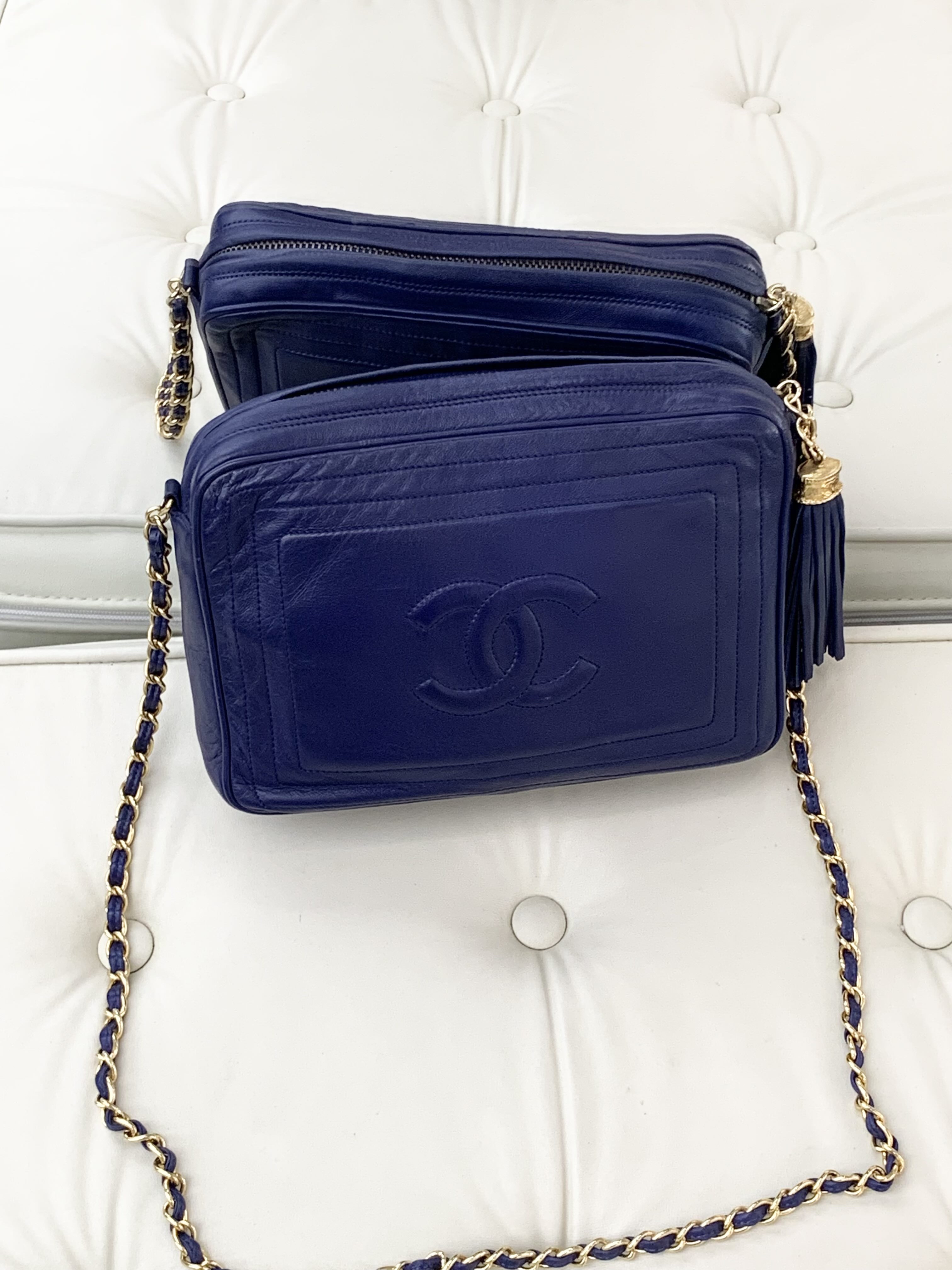 【預訂貨品】Chanel深藍色羊皮流蘇金扣相機包