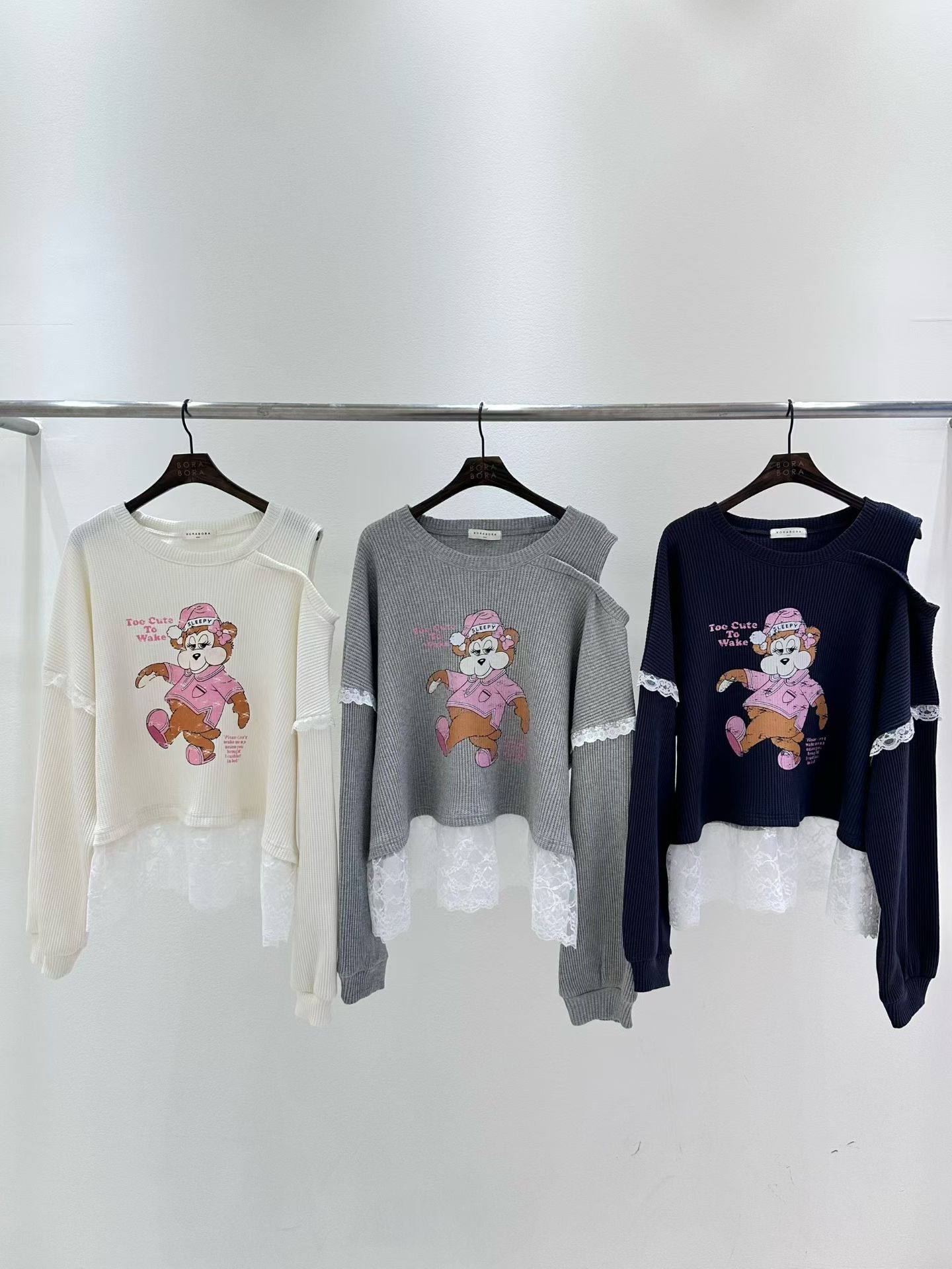 Bora monkey lace 邊top