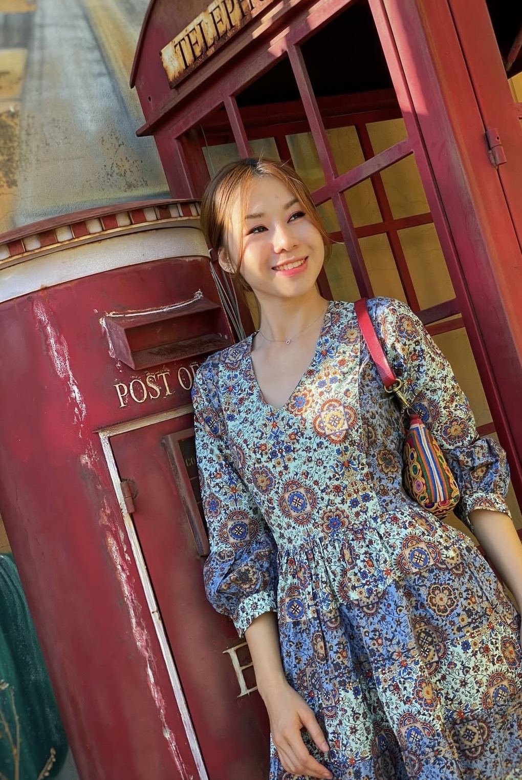 泰國名牌CHEVA - 粉藍綠併色燙金印花連腰帶長版連身裙