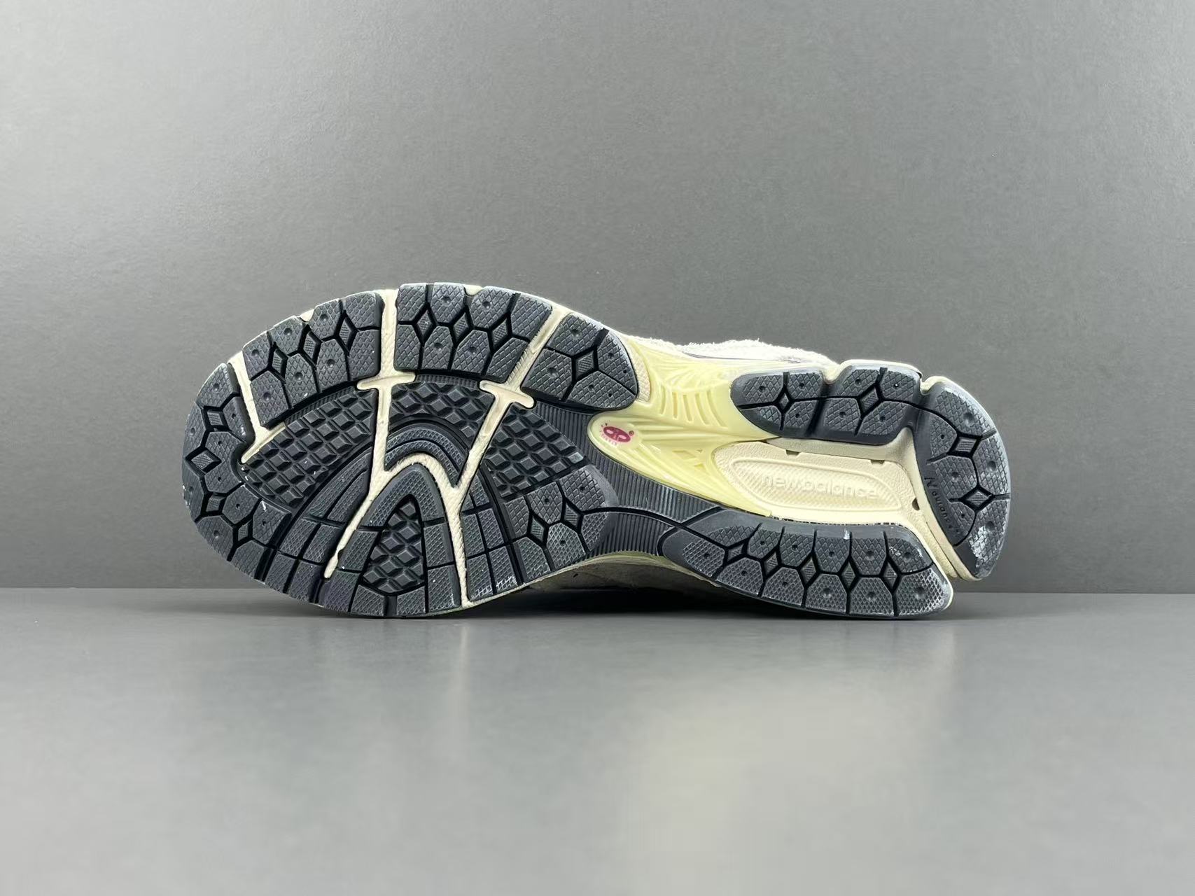 New Balance 2002R ML2002RDA