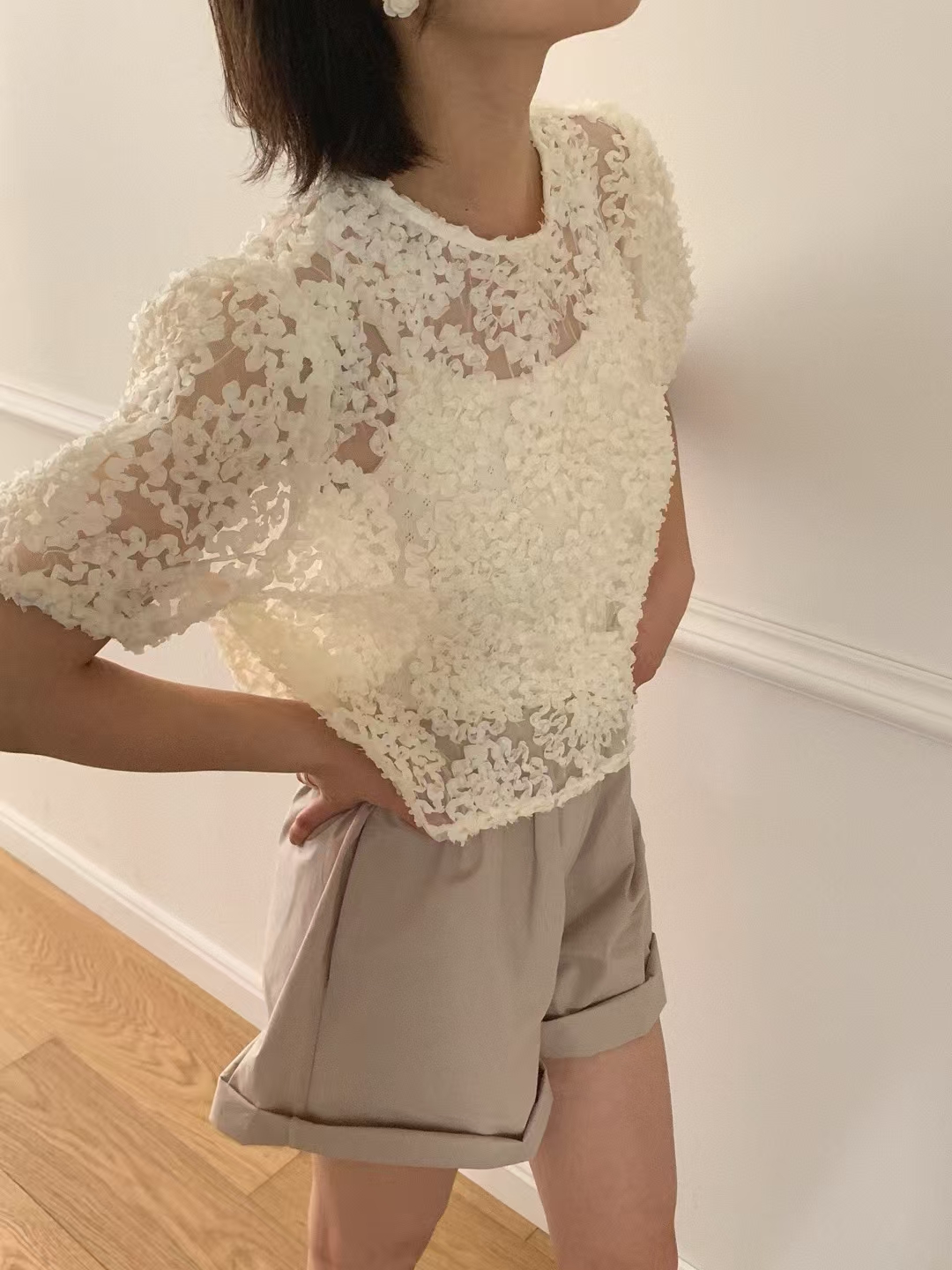 3D Floral Embroidered Mesh Short Sleeve Top ‖ 立体花朵刺绣网纱短袖上衣 KR011056071