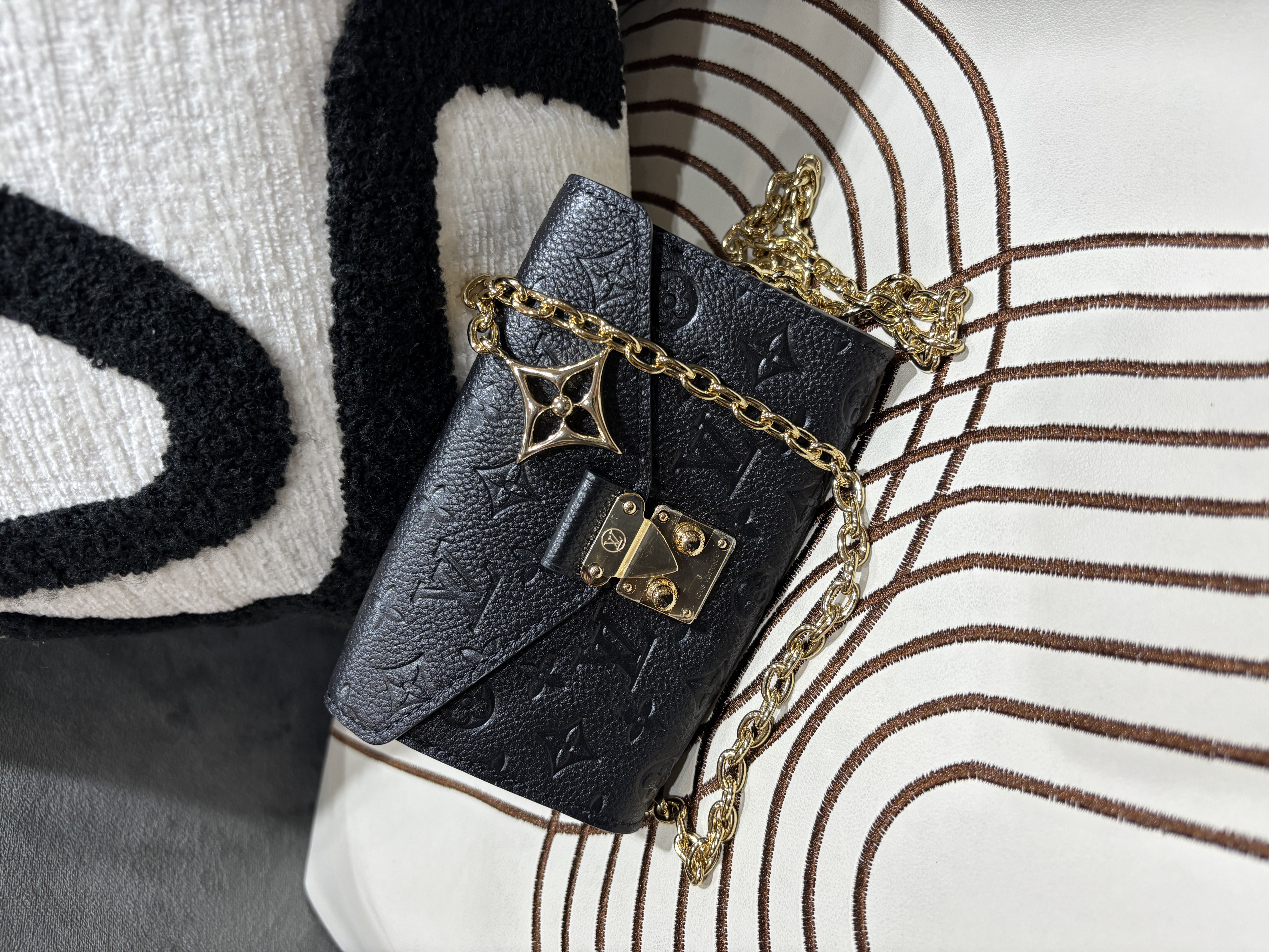 全新 Lv Pouch Metis Belt Chain Wallet 黑色Black Calfskin Monogram Empreinte 鏈條銀包 M4717Z,100%Authentic,全新未使用品  ☑️Dust bag☑️Box