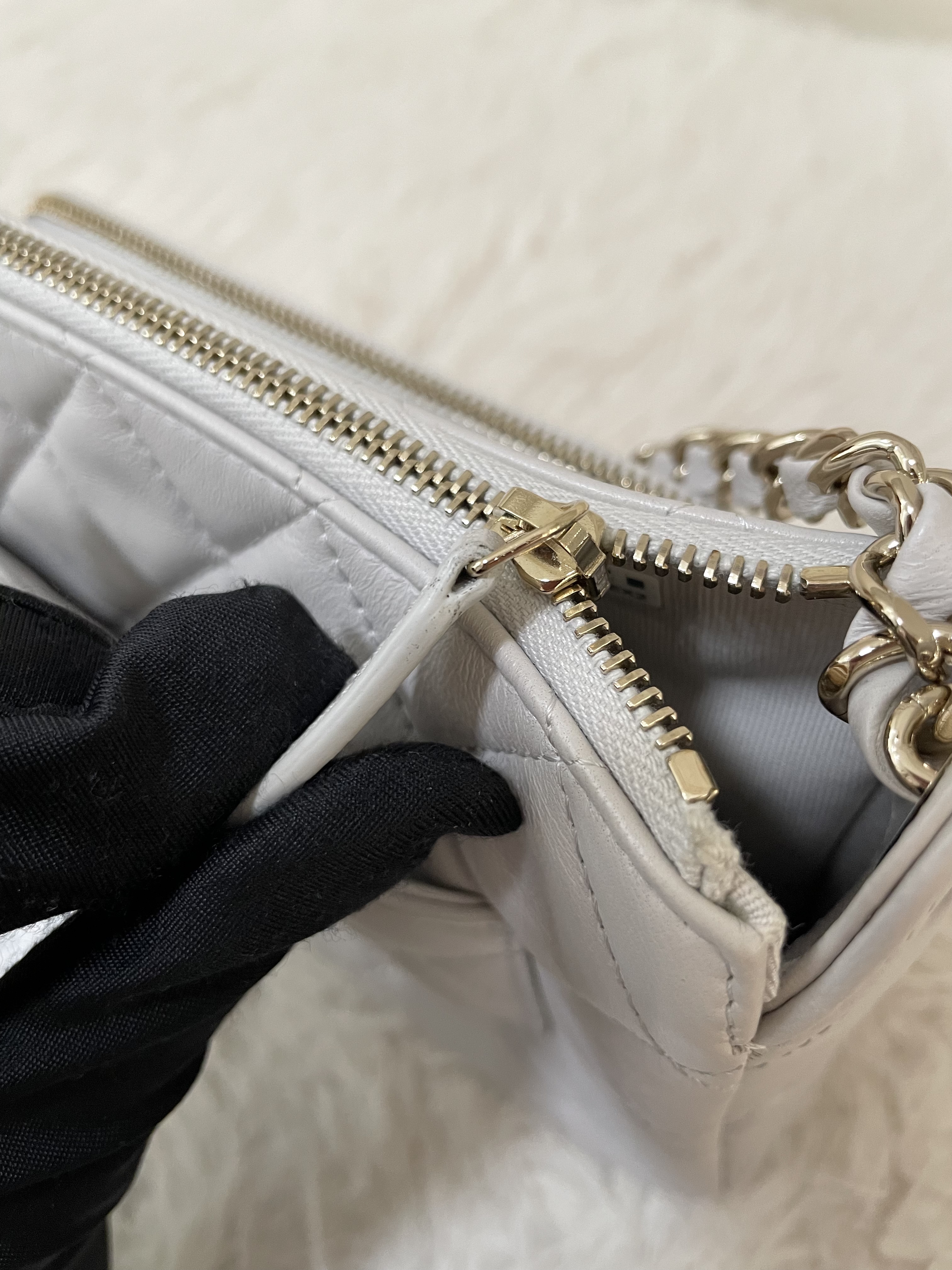 Pre-owned Chanel camera bag/ Product Code: 26031007