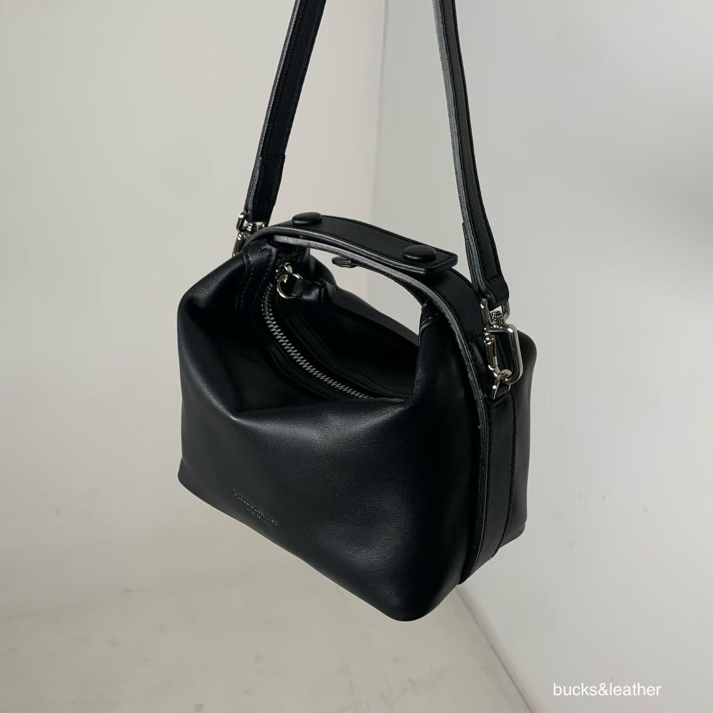 BUTTON CROSS BAG 光面牛皮 | 羊皮