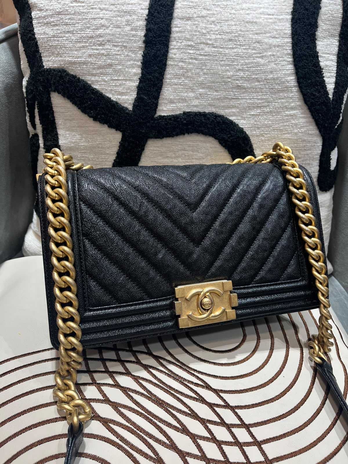 Chanel boy medium 黑色魚子醬牛皮 100%Authentic,90%New ✅貼✅塵袋