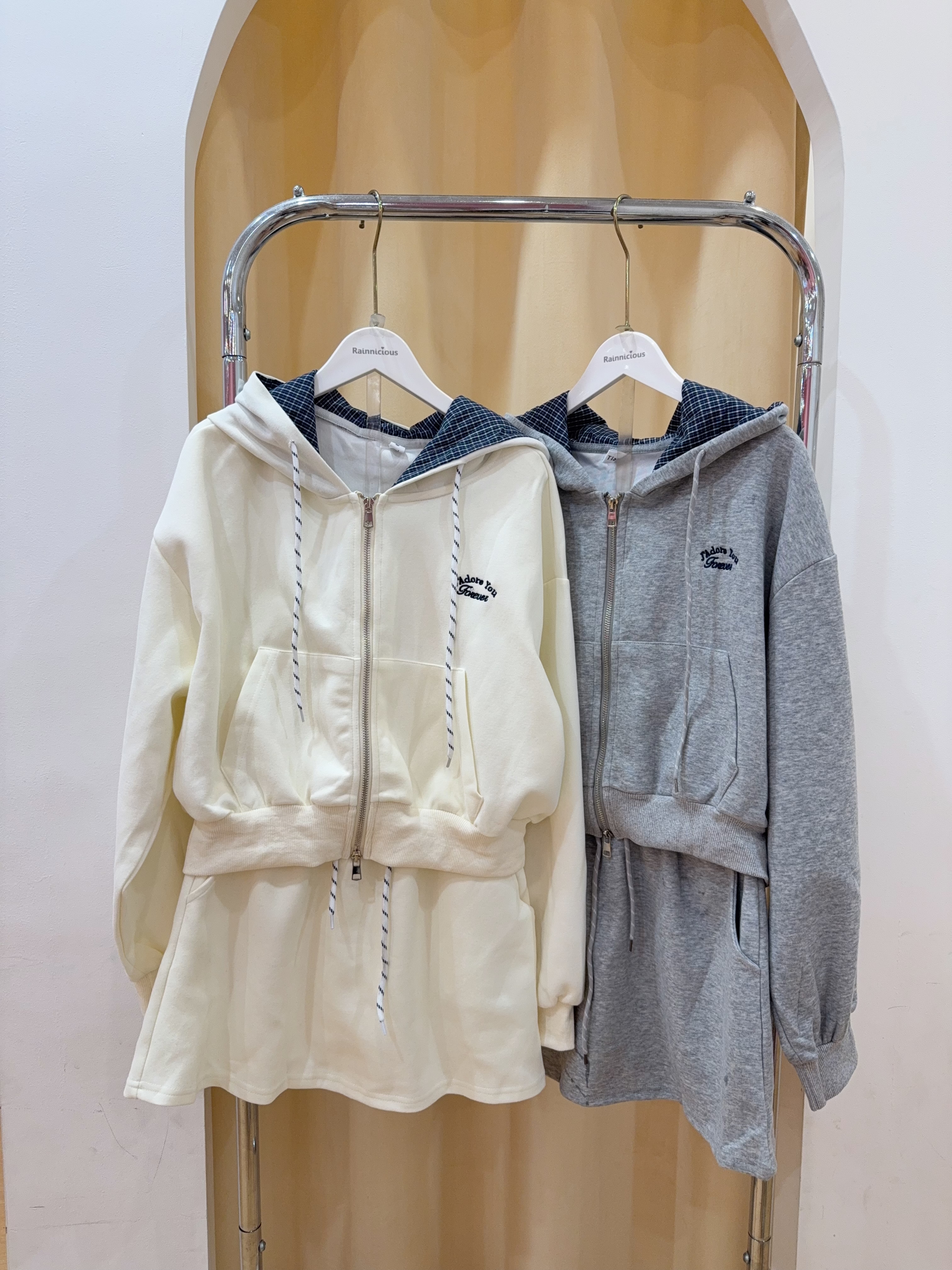 韩系格纹连帽外套上衣+半身短裙两件套 R2817