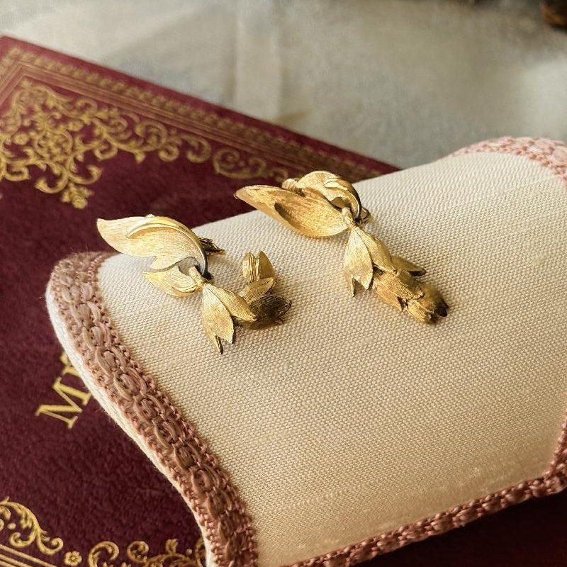 Vintage 1950s Designer Stamped "8900F" Dangling Floral Golden Clip Earrings(MT2547)