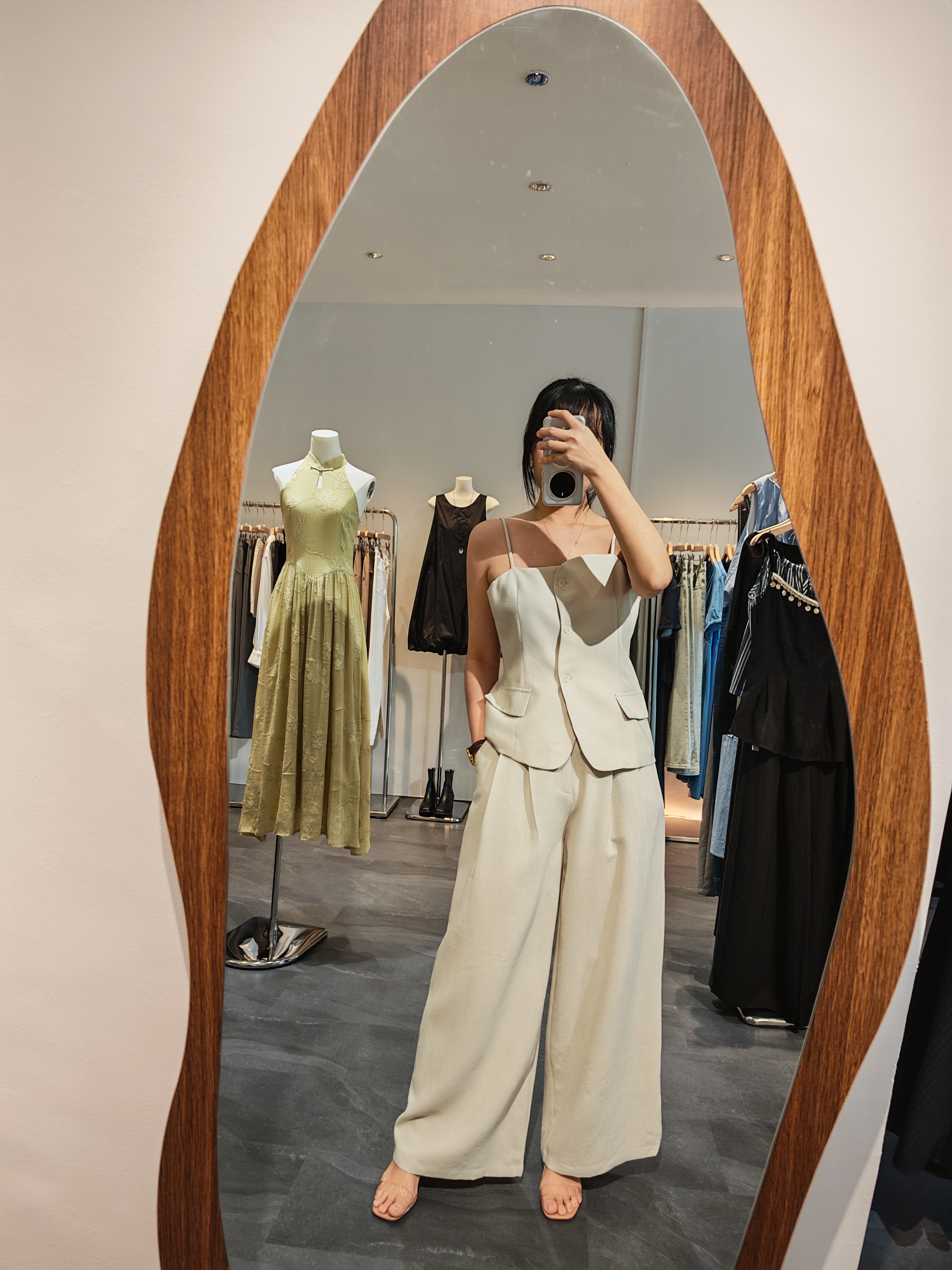 杏色吊带马甲+长裤套装