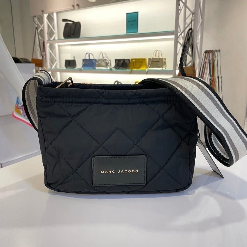 Marc Jacobs Women's Essentials Messenger Bag