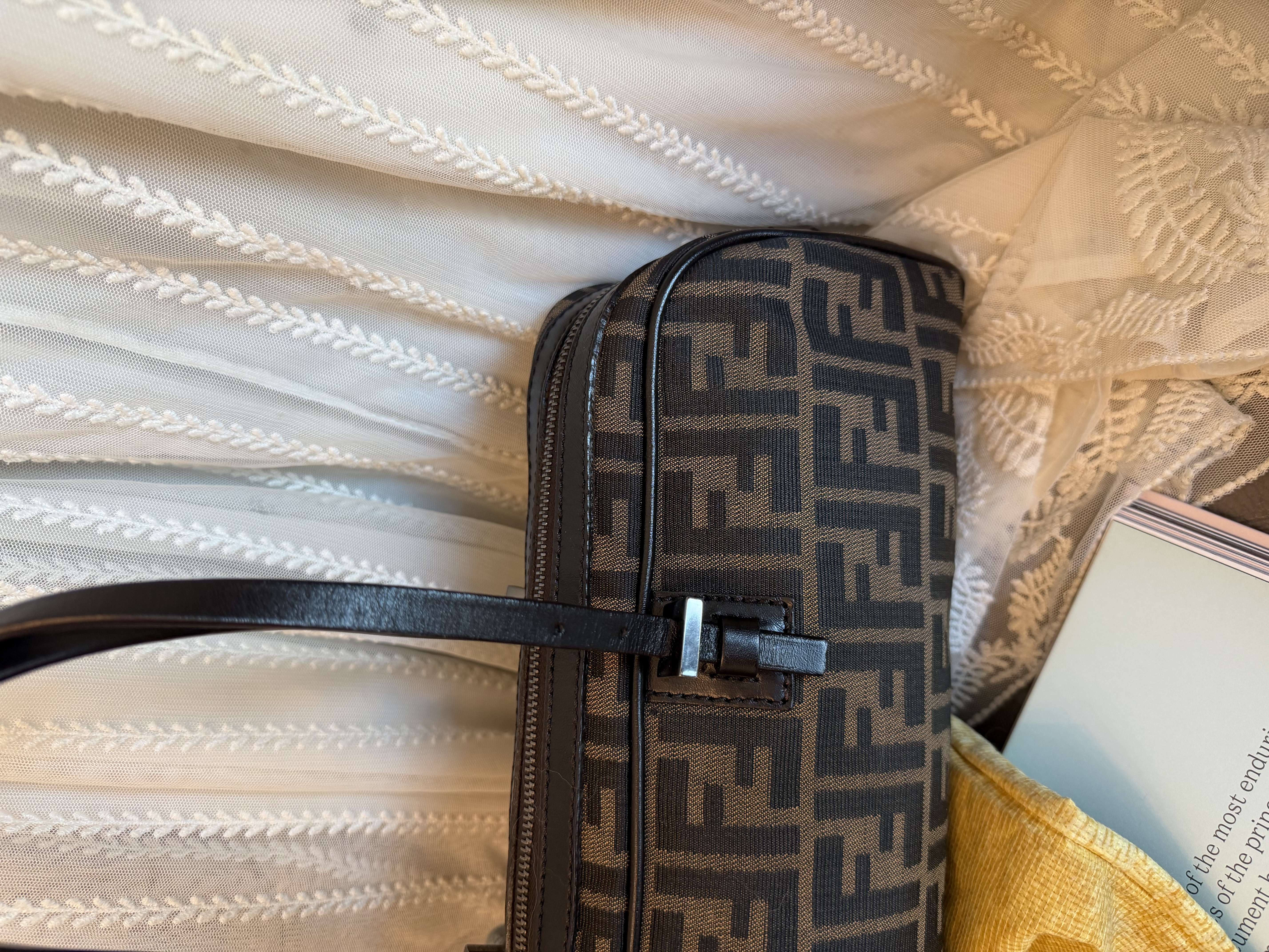 fendi  baguette bag /east west bag 