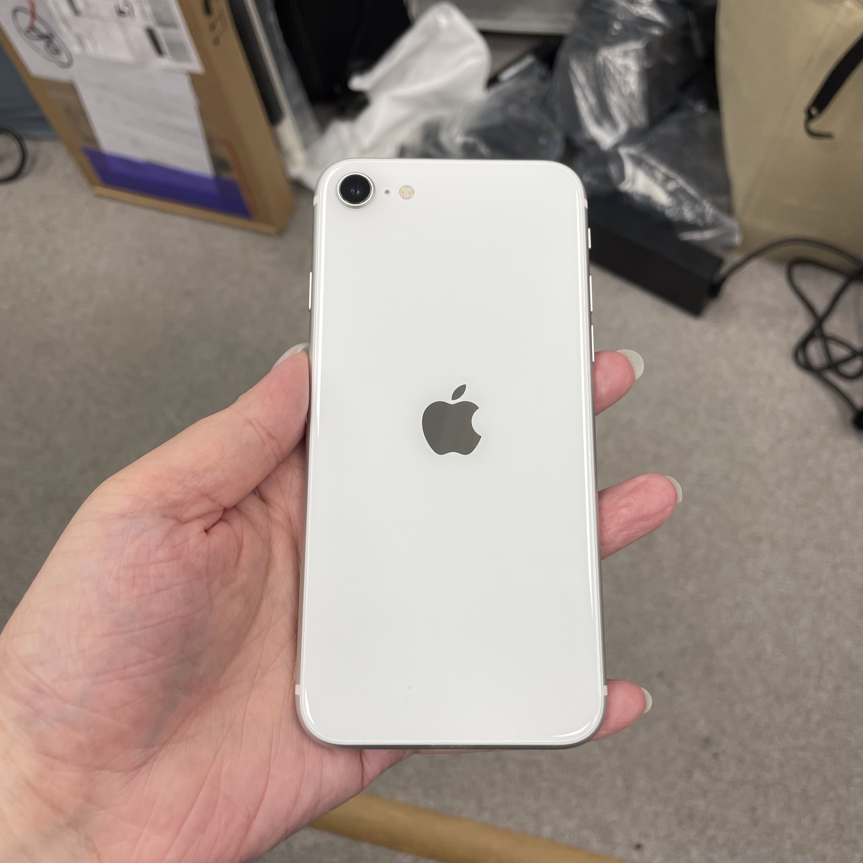 *6637 SE2 完美機 64GB 電77 白色 white