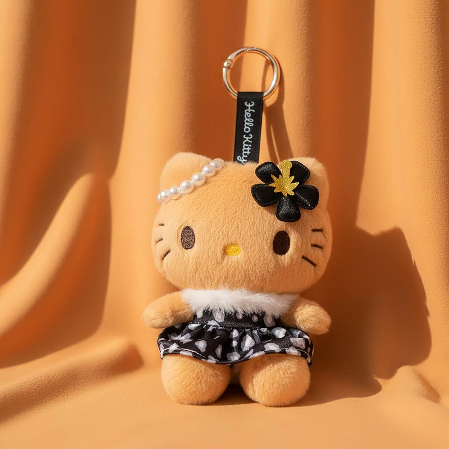 【隨時截單】Sanrio - 公仔掛飾 (黑色Hello Kitty扶桑花裙子款)